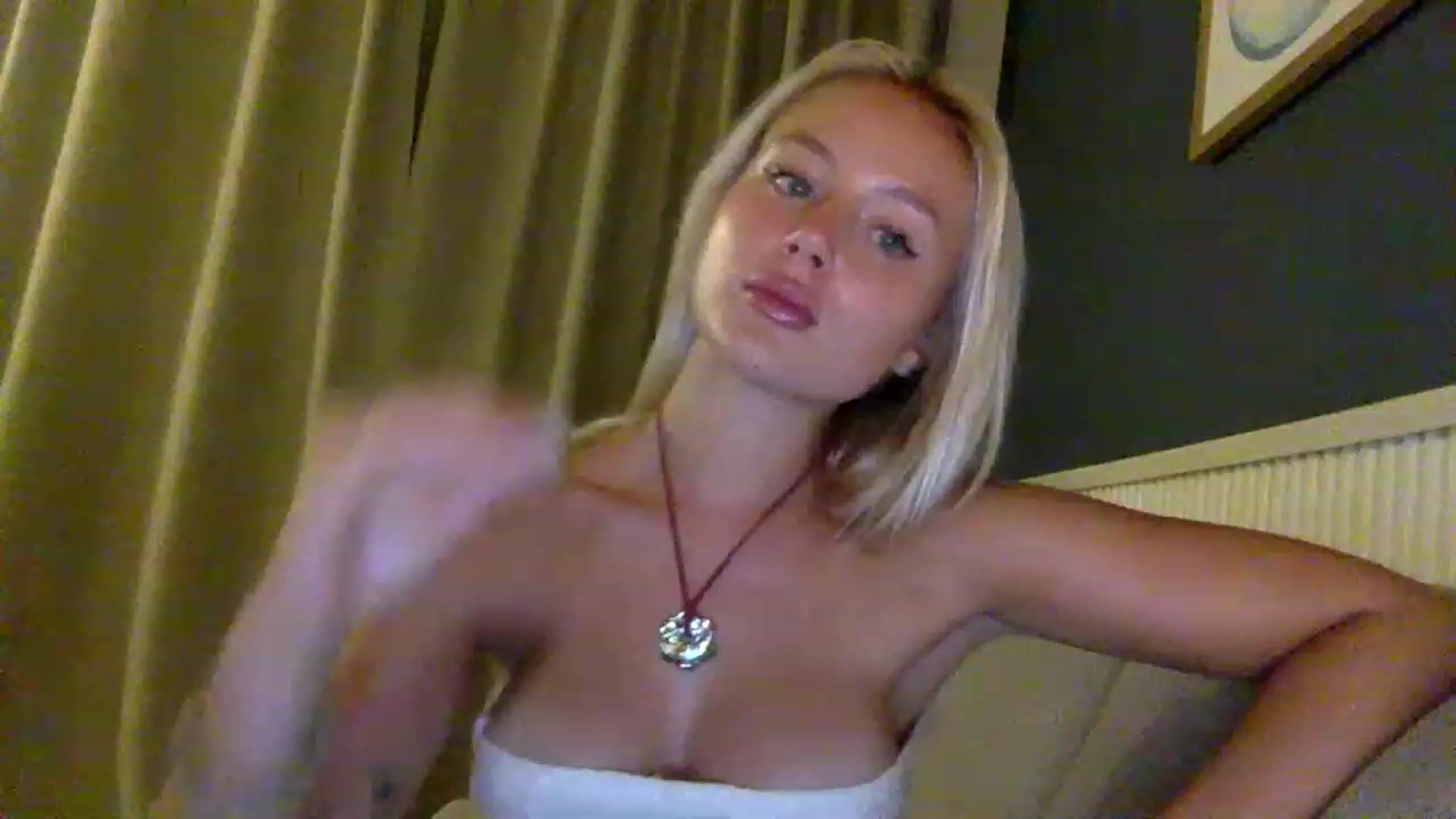 Gallery image thumbnail from BeaSaitou's myfreecams stream on, 03/02/2023, 23:47 image 7 of 20