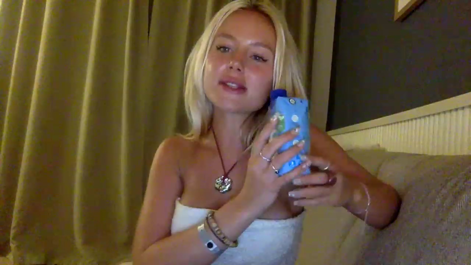Gallery image thumbnail from BeaSaitou's myfreecams stream on, 03/02/2023, 23:47 image 16 of 20