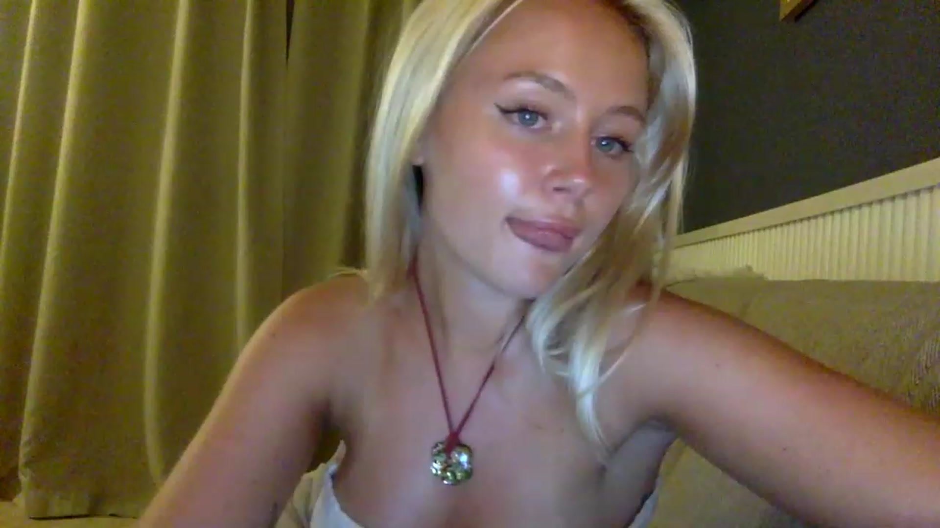 Gallery image thumbnail from BeaSaitou's myfreecams stream on, 03/02/2023, 23:47 image 17 of 20