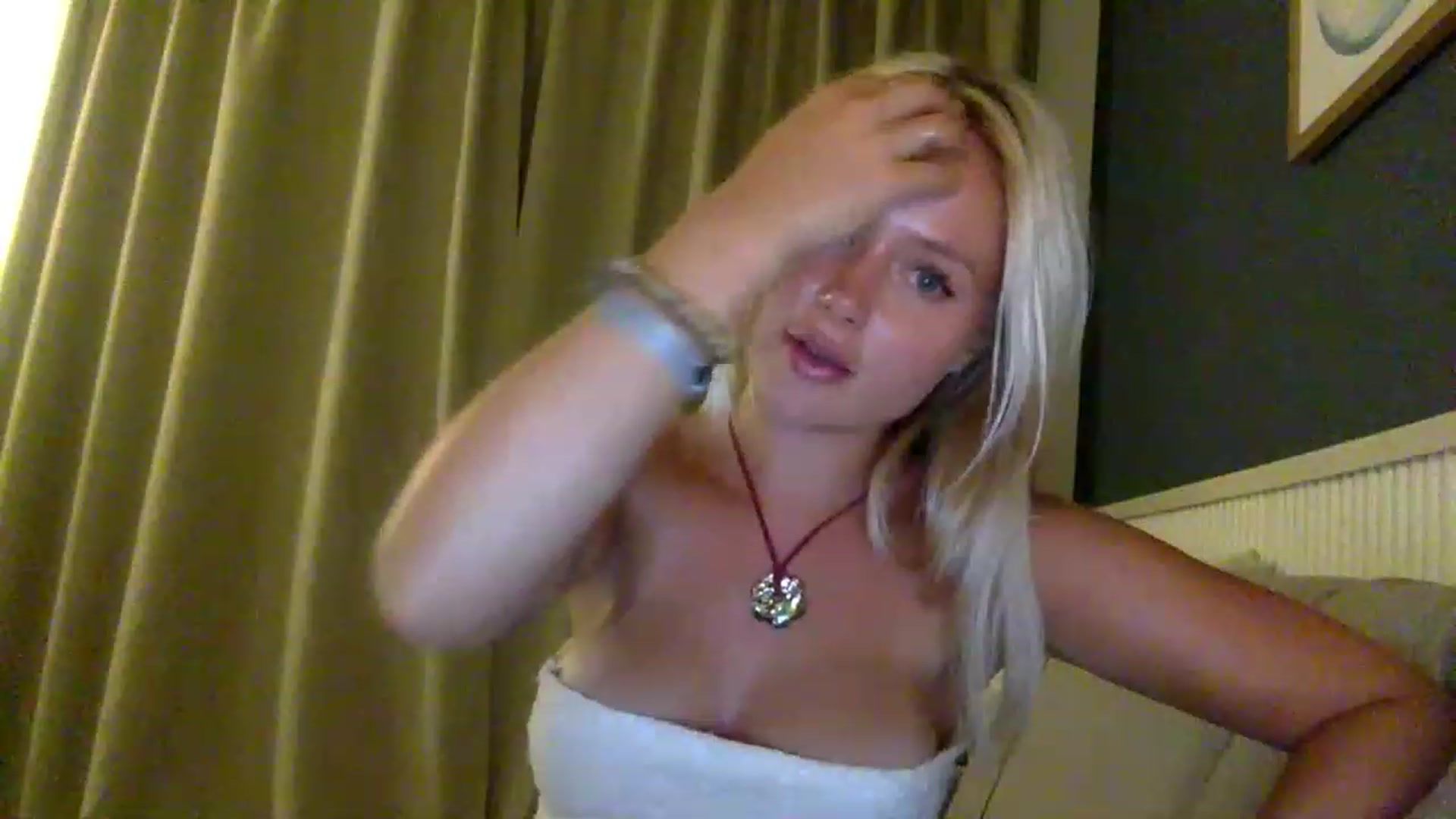 Gallery image thumbnail from BeaSaitou's myfreecams stream on, 03/02/2023, 23:47 image 5 of 20