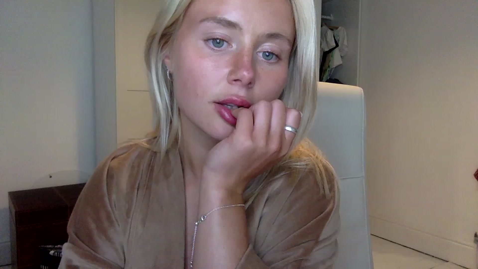 Gallery image thumbnail from BeaSaitou's myfreecams stream on, 03/06/2023, 21:47 image 7 of 20