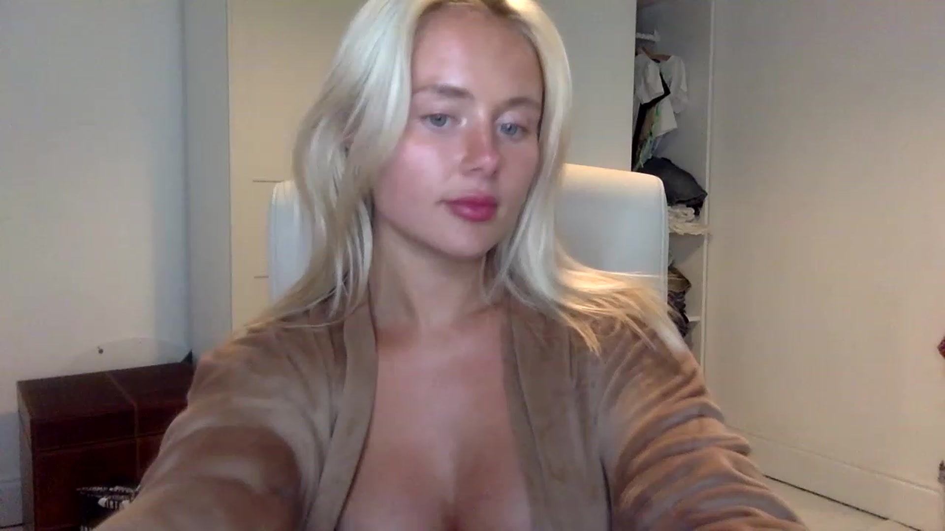 Gallery image thumbnail from BeaSaitou's myfreecams stream on, 03/06/2023, 21:47 image 16 of 20