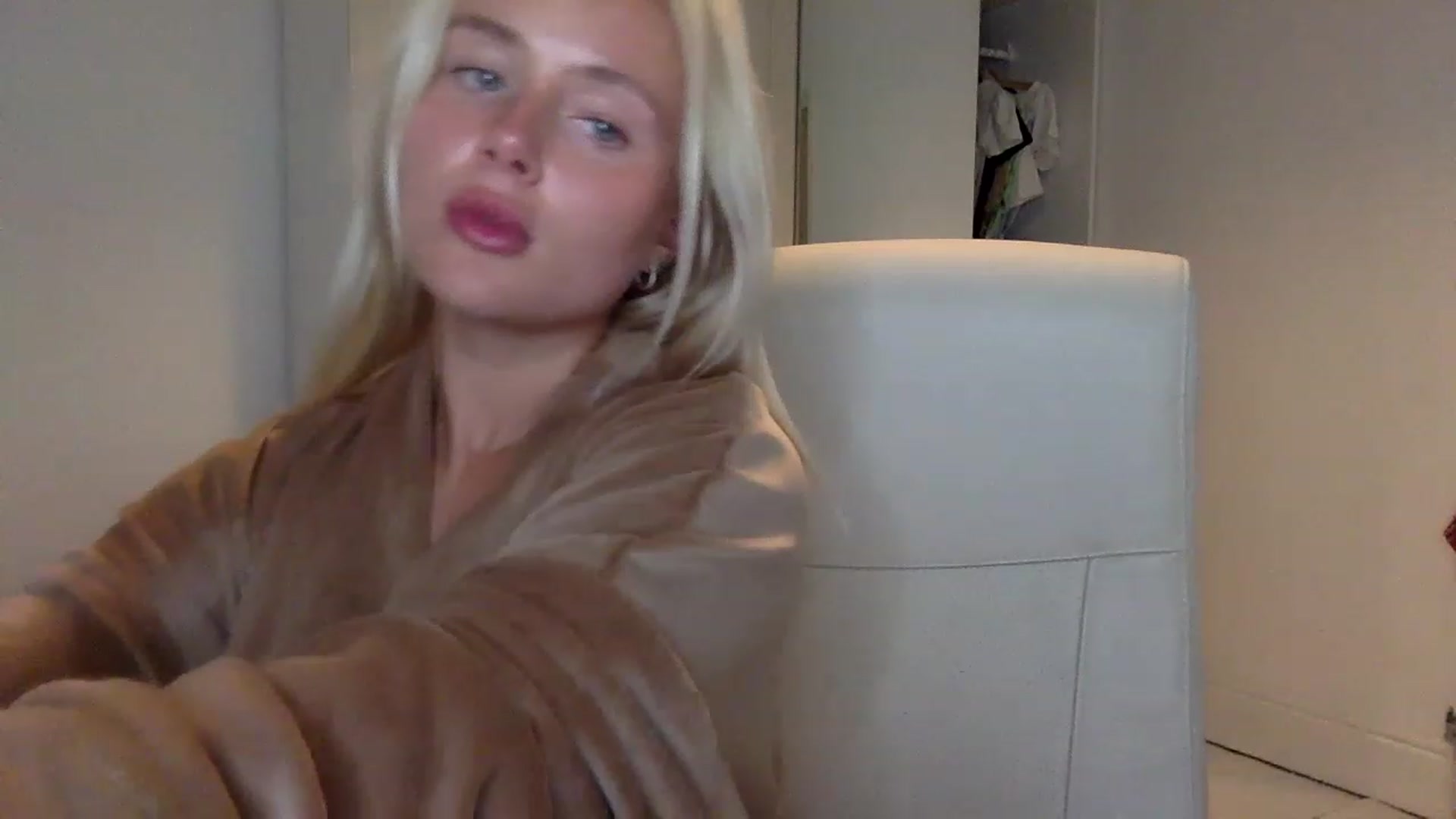Gallery image thumbnail from BeaSaitou's myfreecams stream on, 03/06/2023, 21:47 image 12 of 20