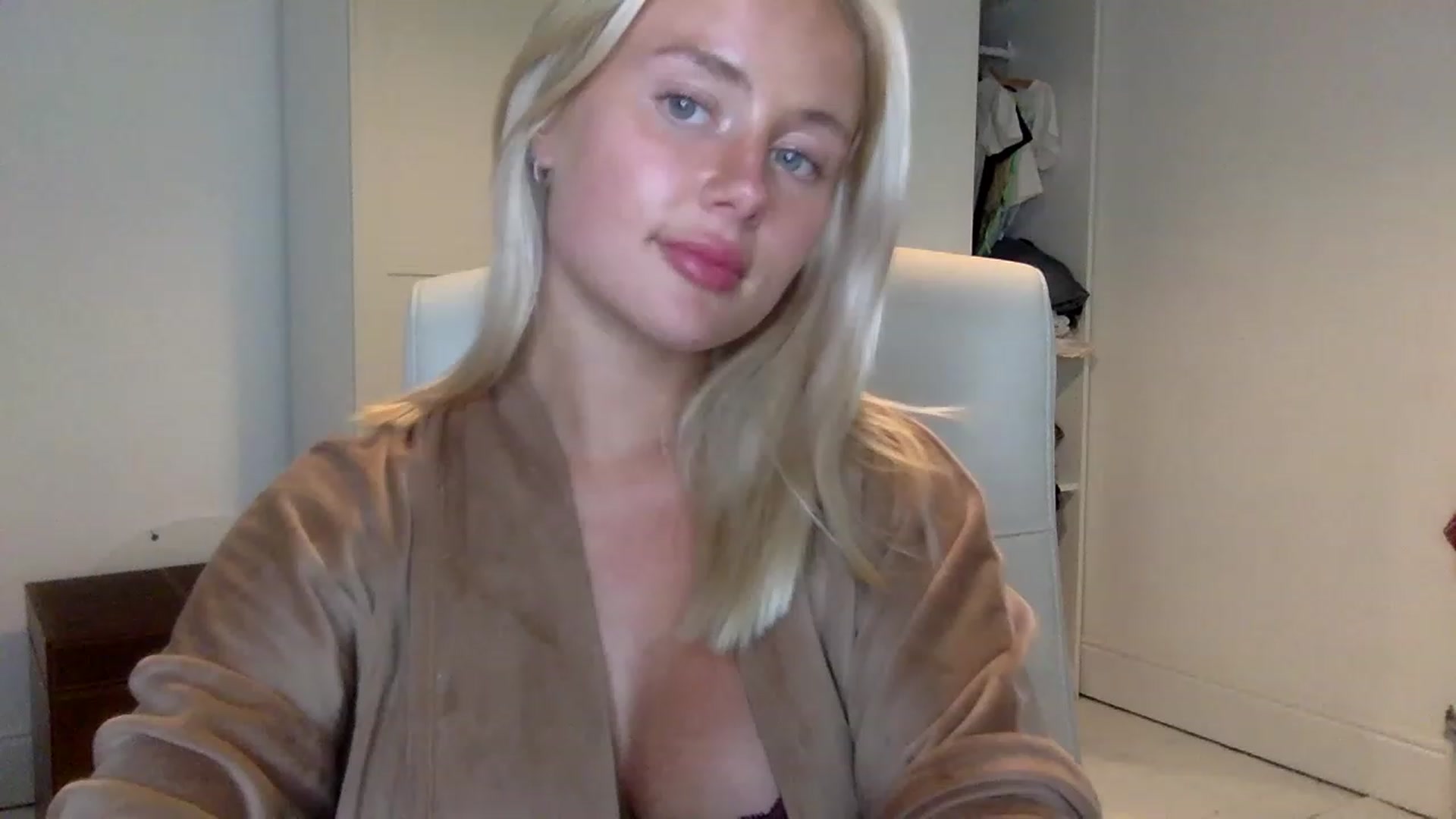 Gallery image thumbnail from BeaSaitou's myfreecams stream on, 03/06/2023, 21:47 image 11 of 20