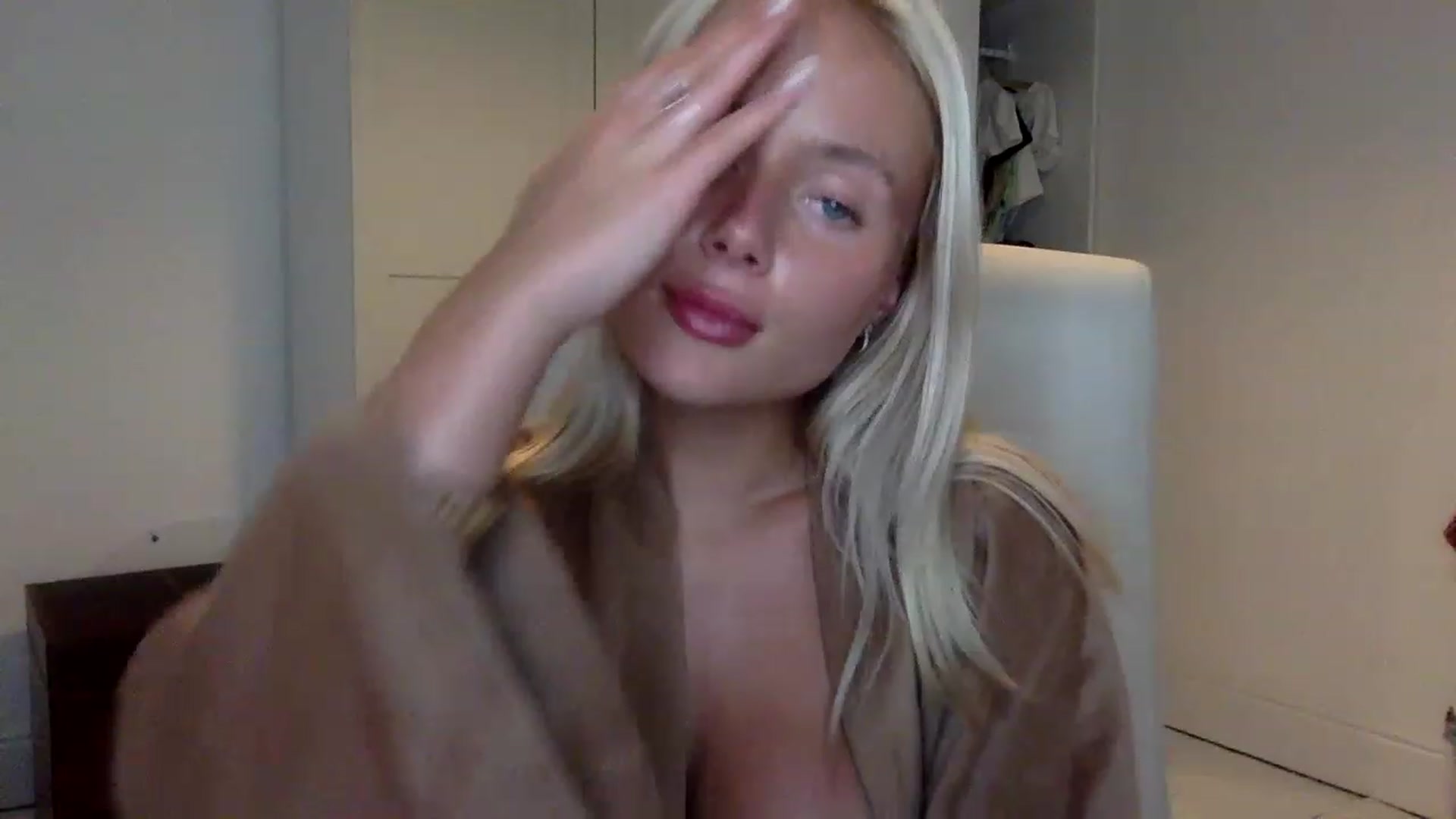 Gallery image thumbnail from BeaSaitou's myfreecams stream on, 03/06/2023, 21:47 image 10 of 20