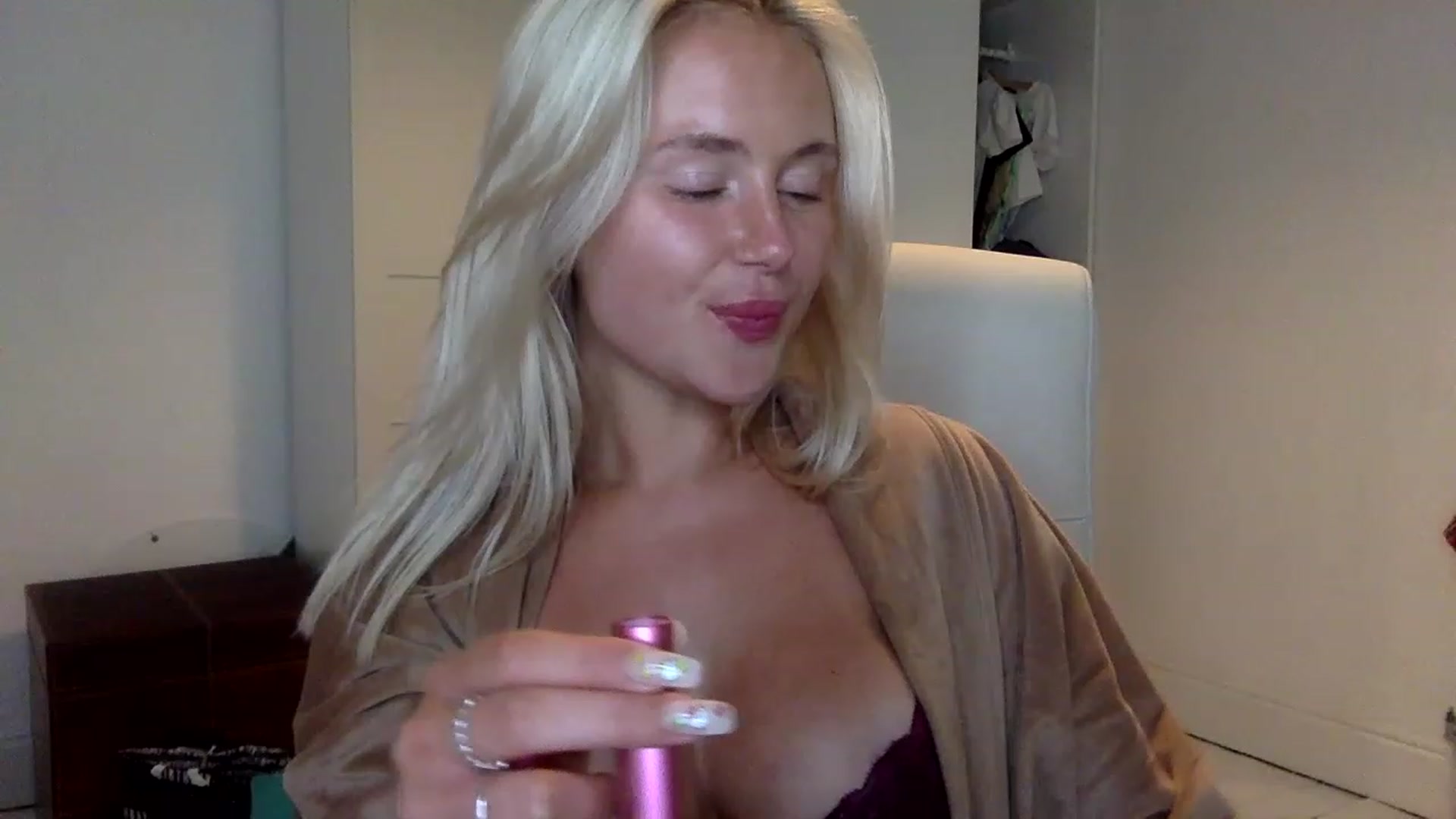 Gallery image thumbnail from BeaSaitou's myfreecams stream on, 03/06/2023, 21:47 image 14 of 20