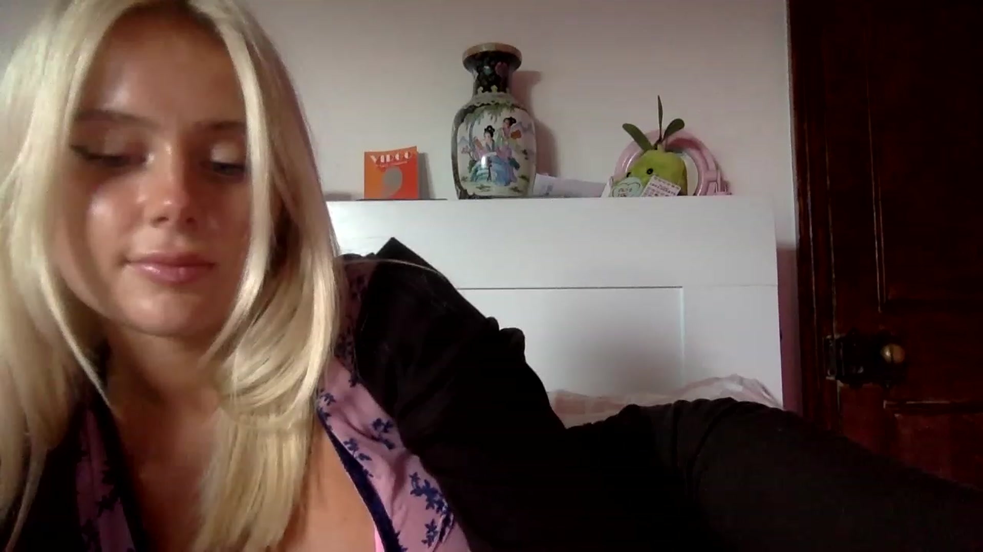 Gallery image thumbnail from BeaSaitou's myfreecams stream on, 03/07/2023, 15:39 image 10 of 20