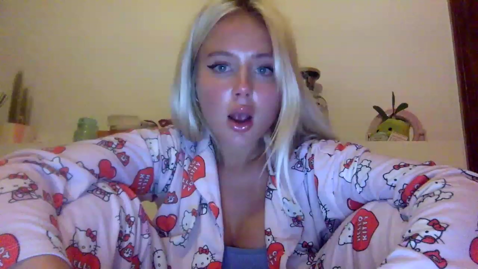 Gallery image thumbnail from BeaSaitou's myfreecams stream on, 03/07/2023, 20:17 image 20 of 20