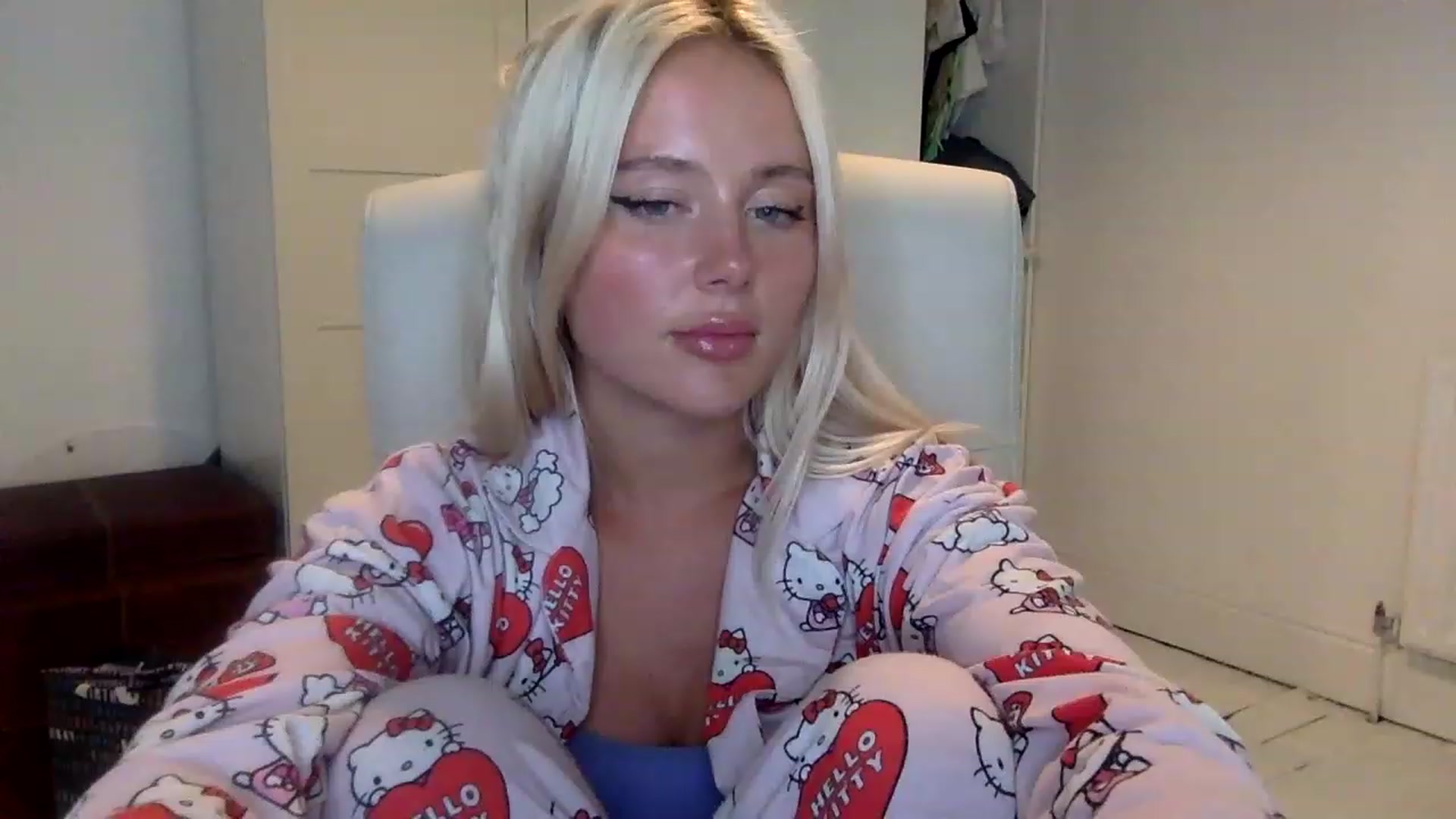 Gallery image thumbnail from BeaSaitou's myfreecams stream on, 03/07/2023, 20:53 image 13 of 20