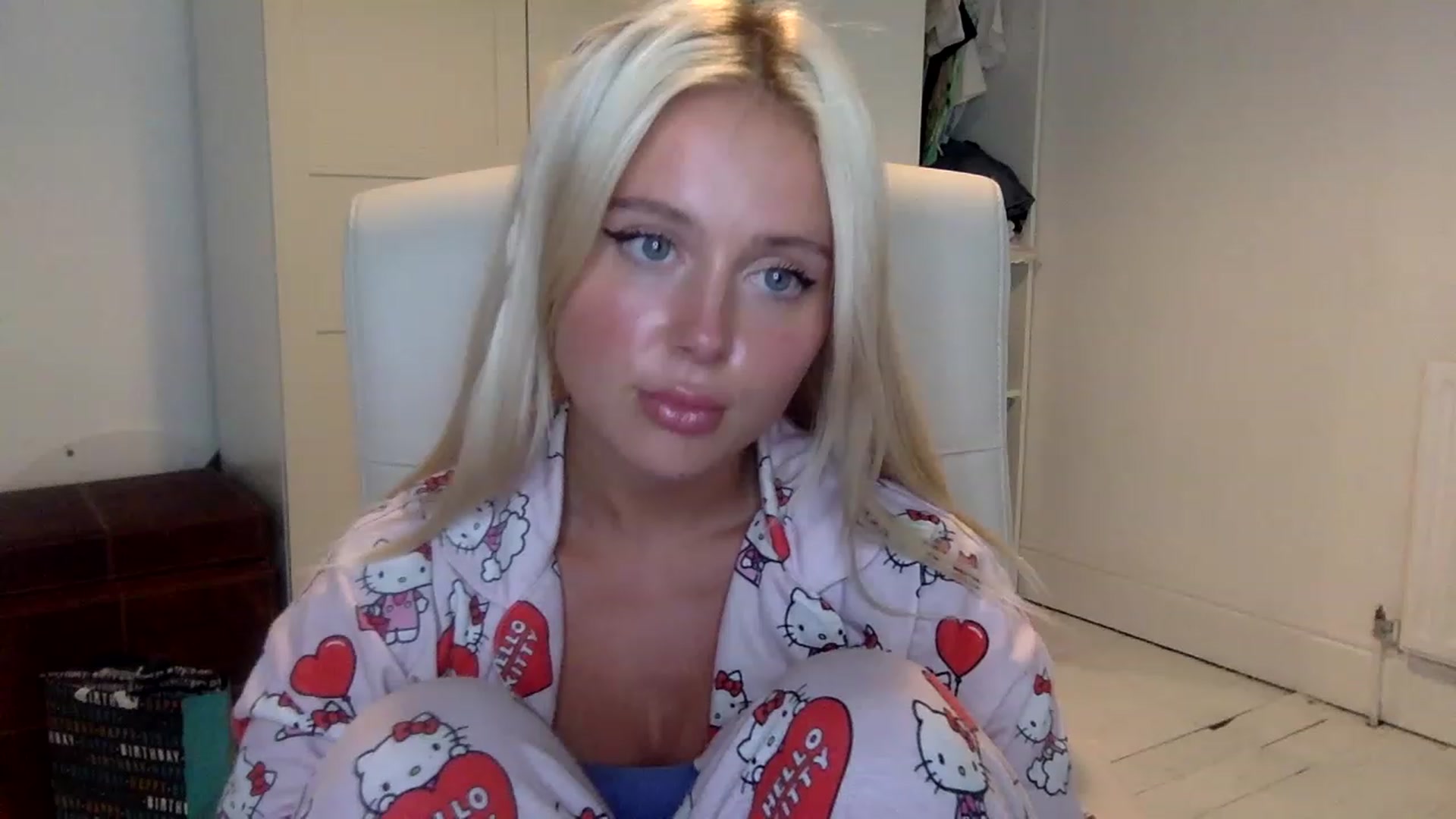 Gallery image thumbnail from BeaSaitou's myfreecams stream on, 03/07/2023, 20:53 image 10 of 20