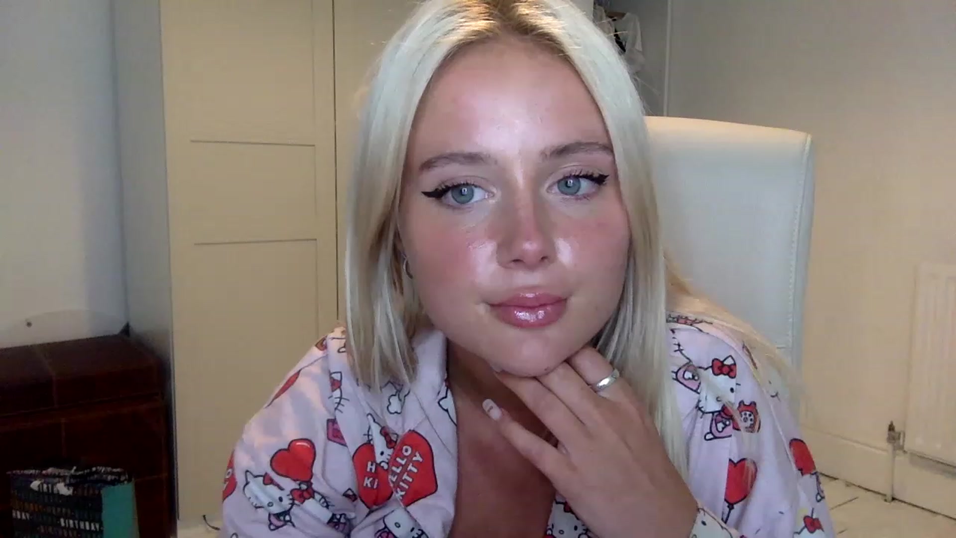 Gallery image thumbnail from BeaSaitou's myfreecams stream on, 03/07/2023, 20:53 image 4 of 20