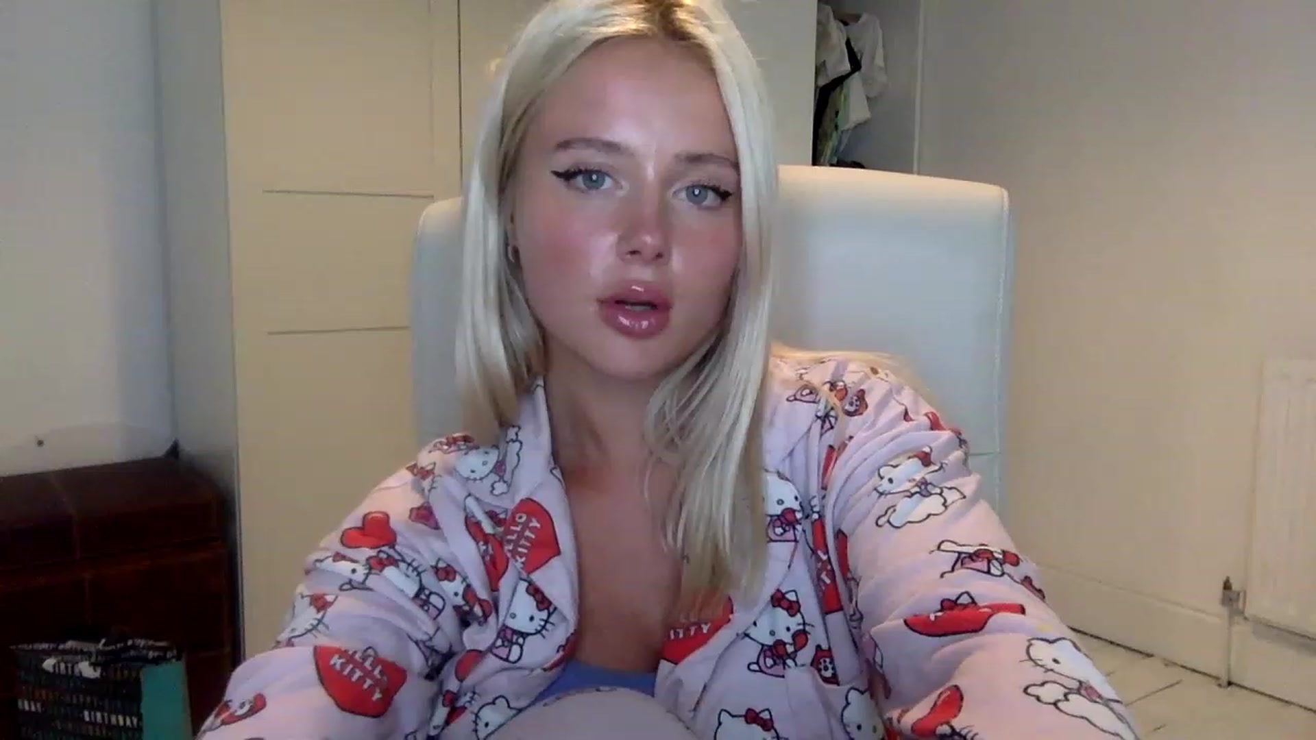 Gallery image thumbnail from BeaSaitou's myfreecams stream on, 03/07/2023, 20:53 image 6 of 20