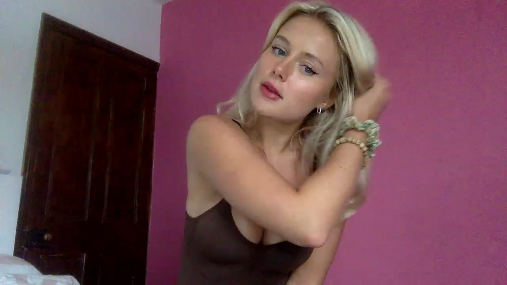 Gallery image thumbnail from BeaSaitou's myfreecams stream on, 03/09/2023, 13:45 image 8 of 20
