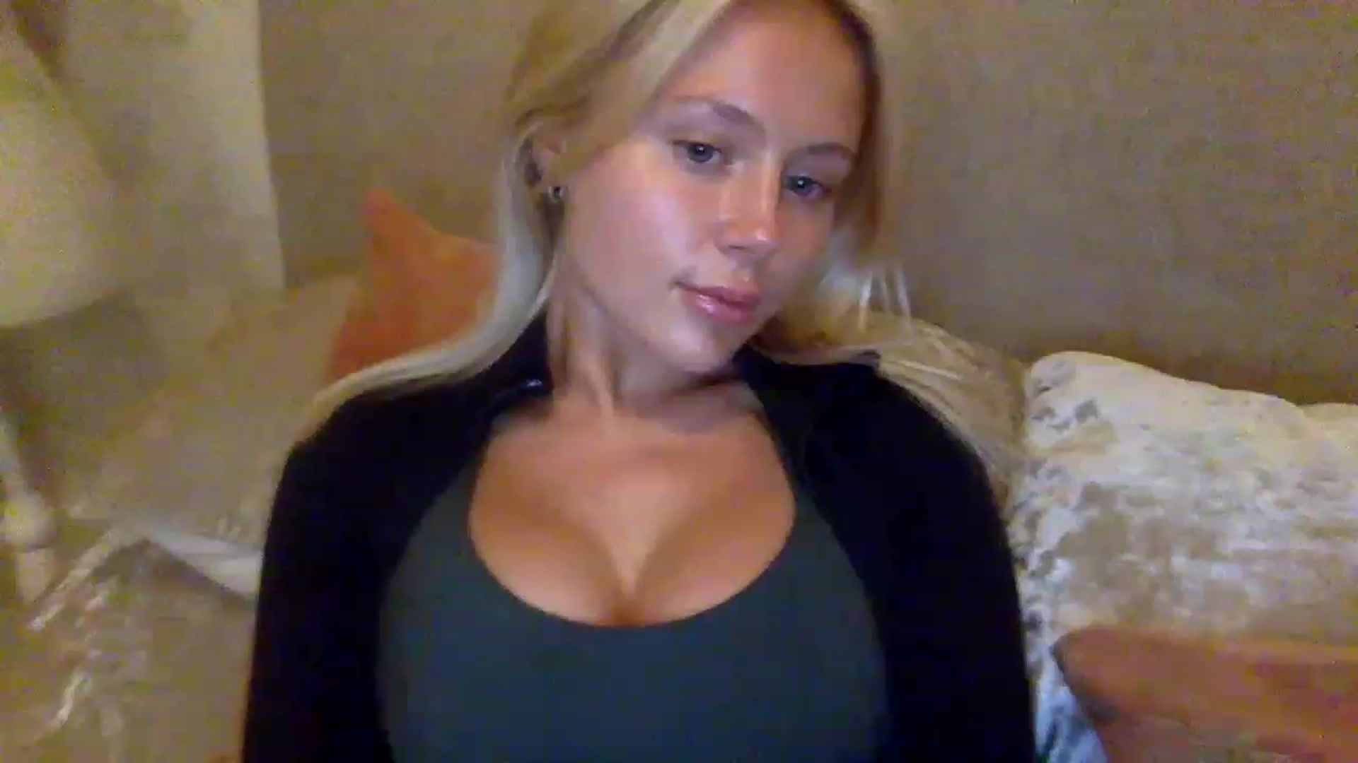 Gallery image thumbnail from BeaSaitou's myfreecams stream on, 03/10/2023, 20:33 image 9 of 20