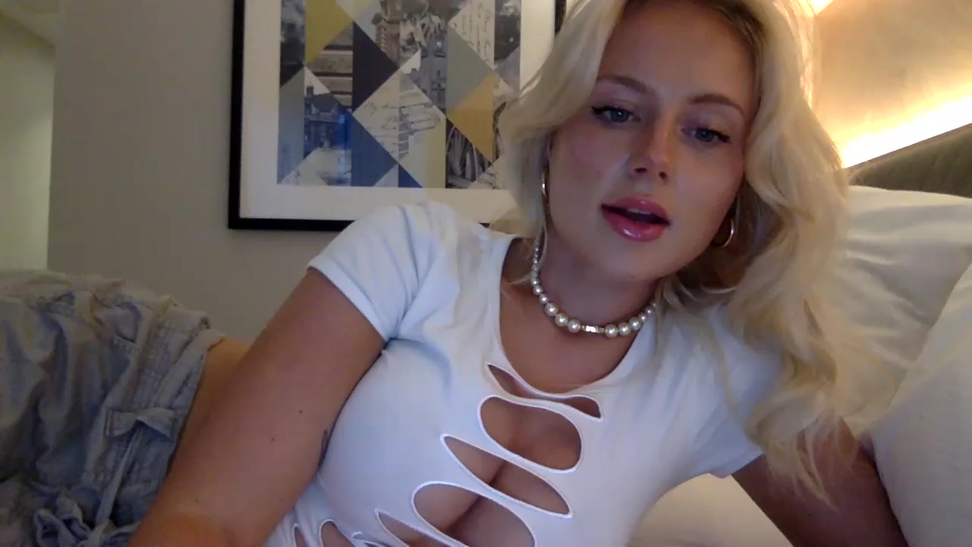 Gallery image thumbnail from BeaSaitou's myfreecams stream on, 03/21/2023, 18:41 image 4 of 20