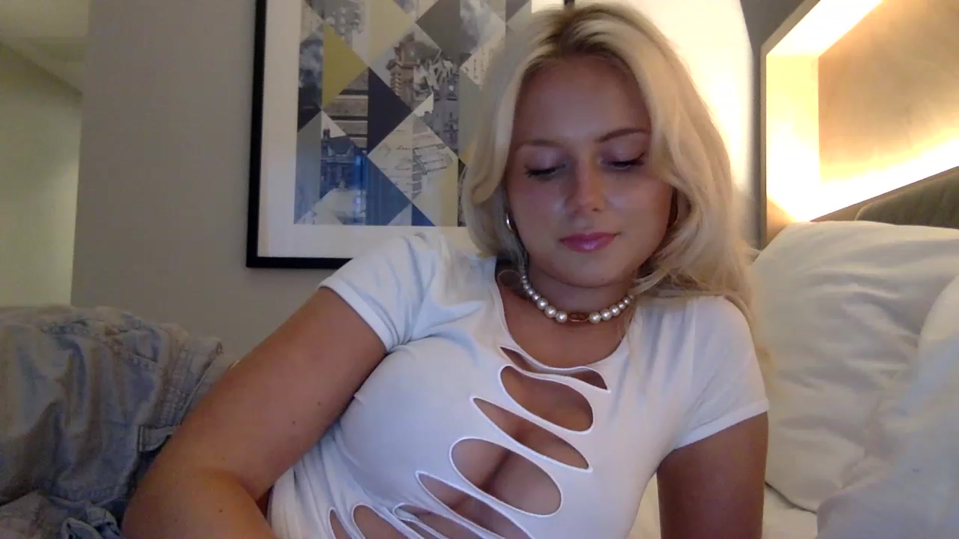 Gallery image thumbnail from BeaSaitou's myfreecams stream on, 03/21/2023, 18:41 image 2 of 20
