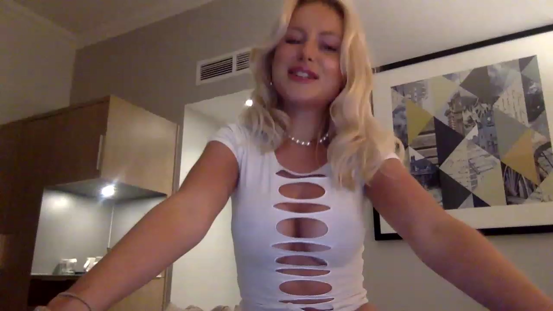 Gallery image thumbnail from BeaSaitou's myfreecams stream on, 03/21/2023, 18:41 image 18 of 20