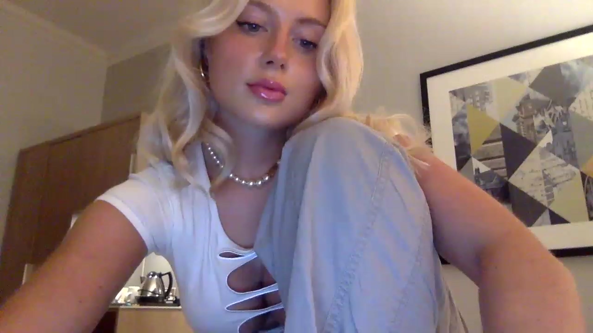 Gallery image thumbnail from BeaSaitou's myfreecams stream on, 03/21/2023, 18:41 image 19 of 20