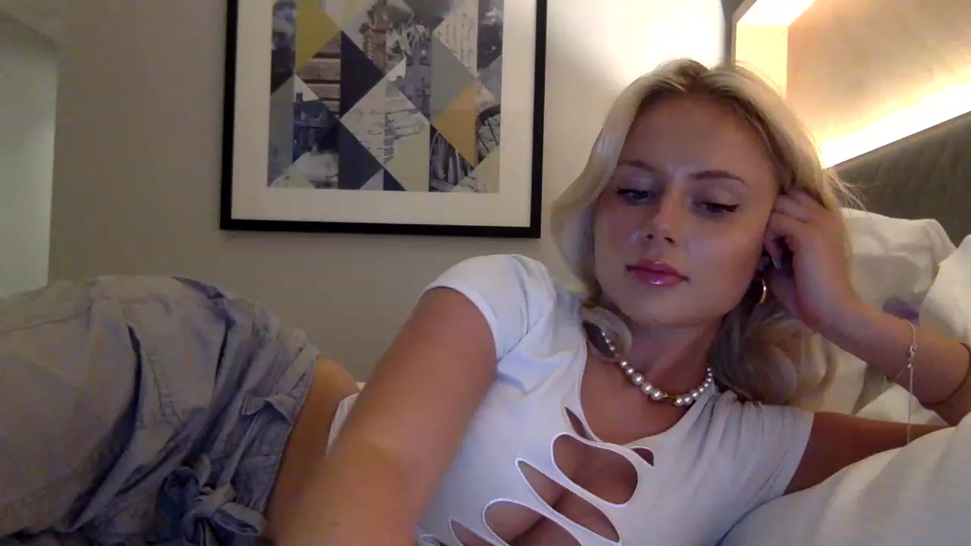 Gallery image thumbnail from BeaSaitou's myfreecams stream on, 03/21/2023, 18:41 image 13 of 20