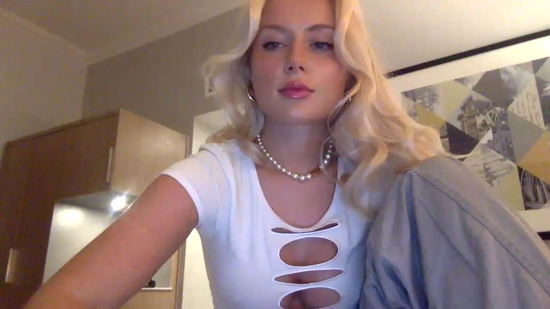 Gallery image thumbnail from BeaSaitou's myfreecams stream on, 03/21/2023, 18:41 image 20 of 20