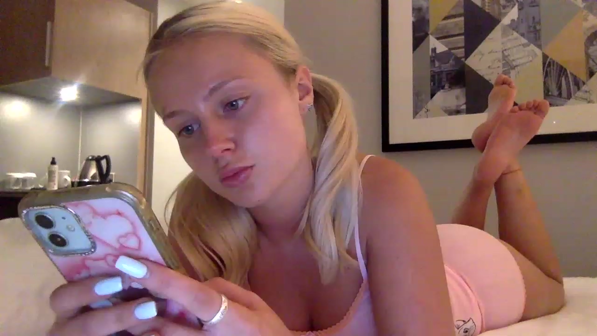 Gallery image thumbnail from BeaSaitou's myfreecams stream on, 03/22/2023, 20:01 image 4 of 20