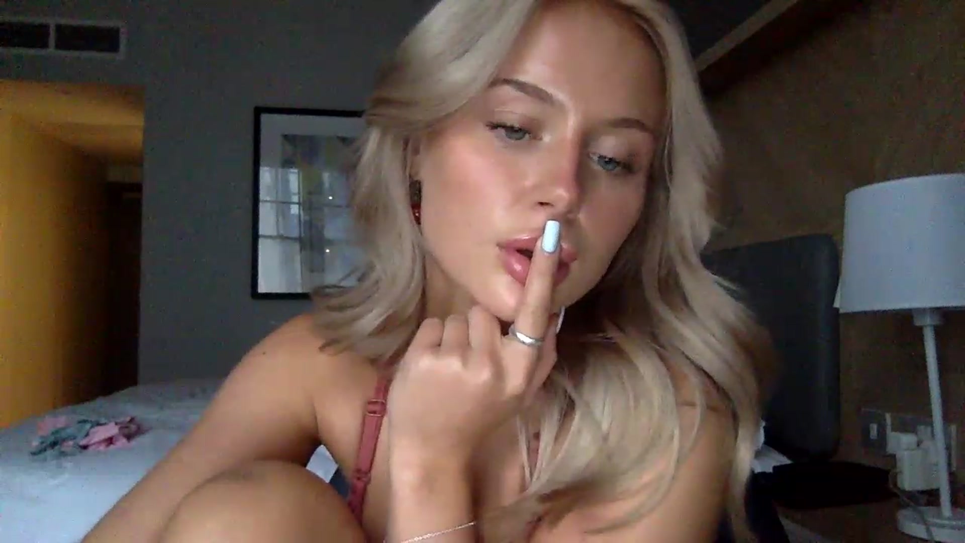 Gallery image thumbnail from BeaSaitou's myfreecams stream on, 03/23/2023, 17:22 image 16 of 20