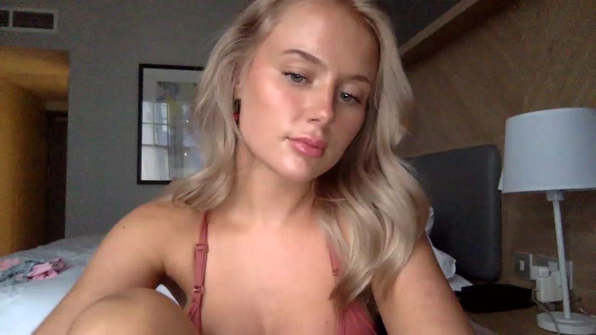 Gallery image thumbnail from BeaSaitou's myfreecams stream on, 03/23/2023, 17:22 image 14 of 20