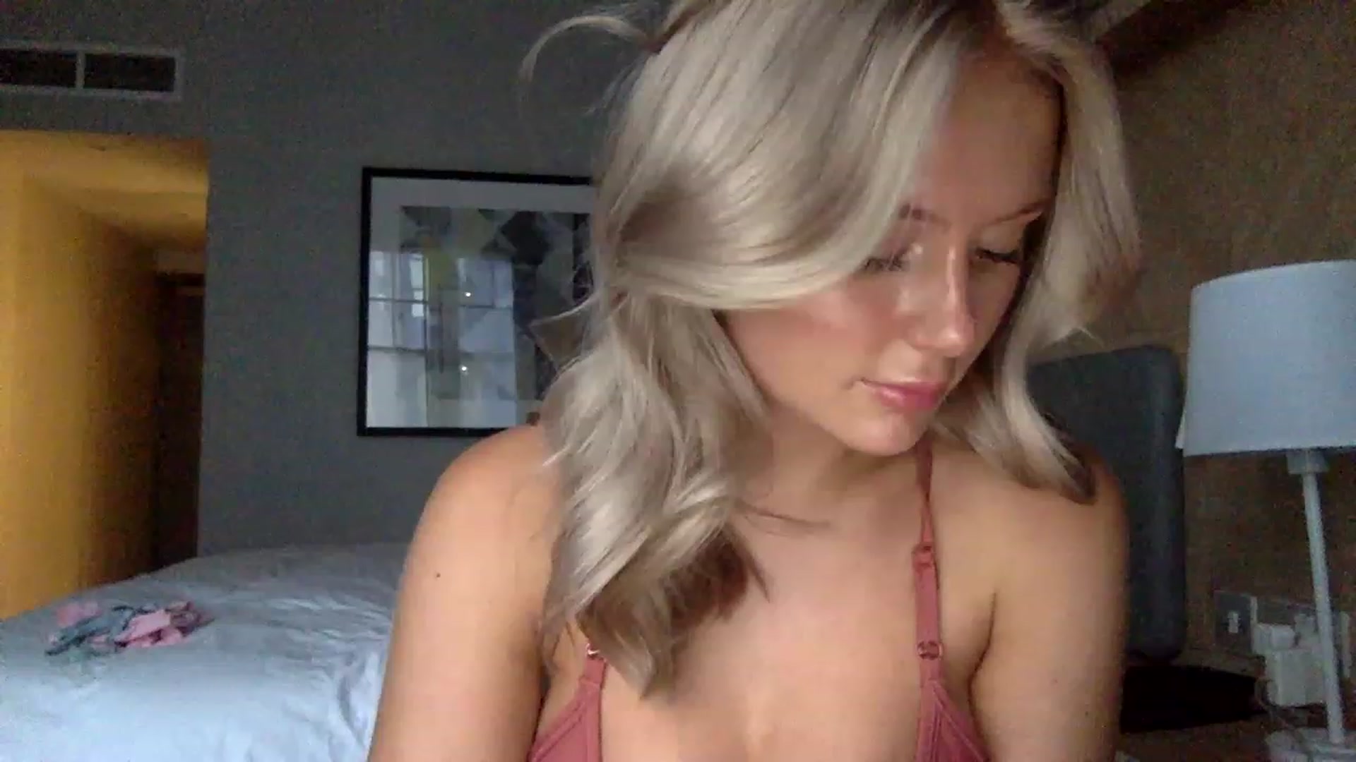 Gallery image thumbnail from BeaSaitou's myfreecams stream on, 03/23/2023, 17:22 image 18 of 20