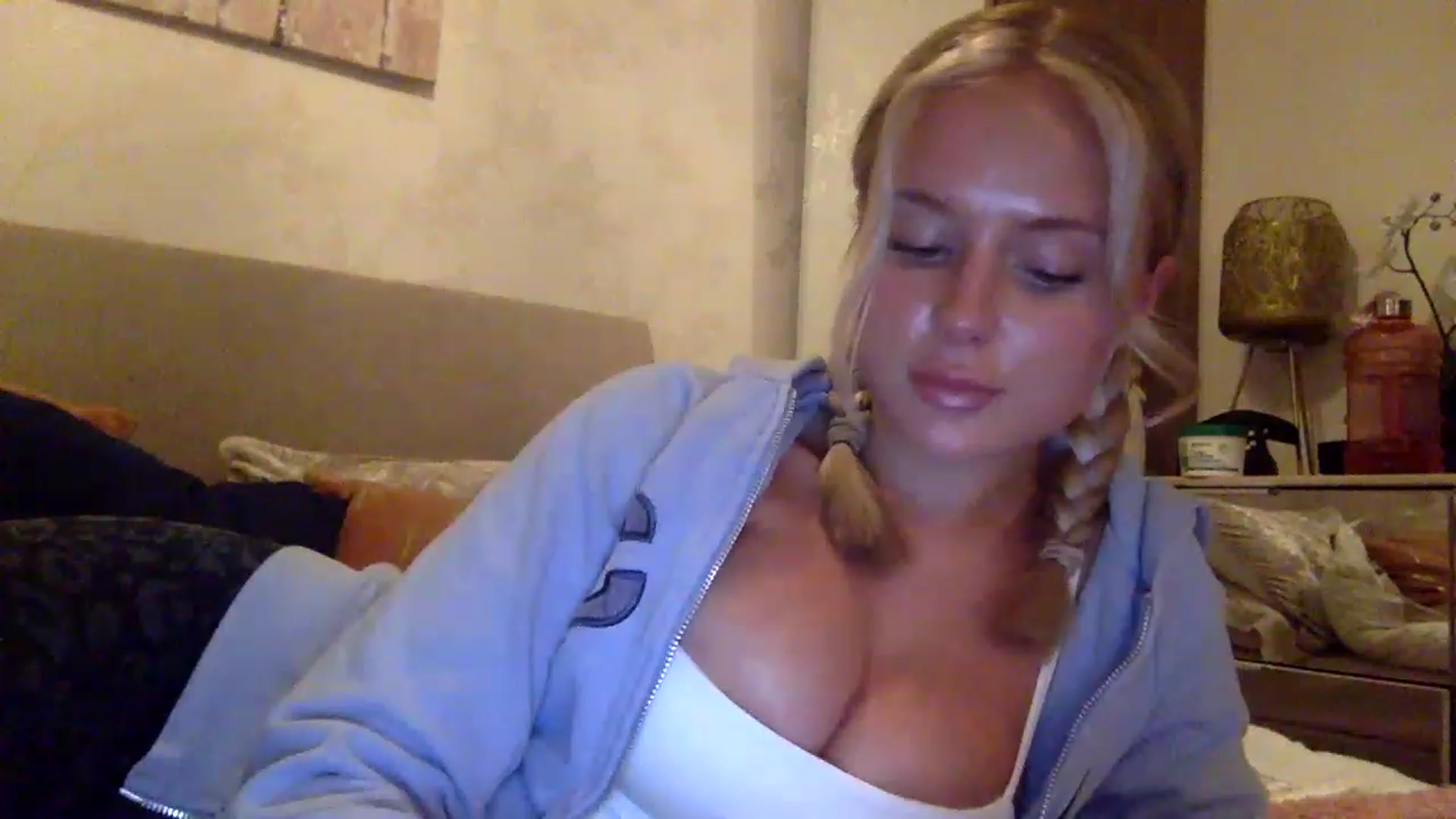 Gallery image thumbnail from BeaSaitou's myfreecams stream on, 03/28/2023, 19:46 image 5 of 20