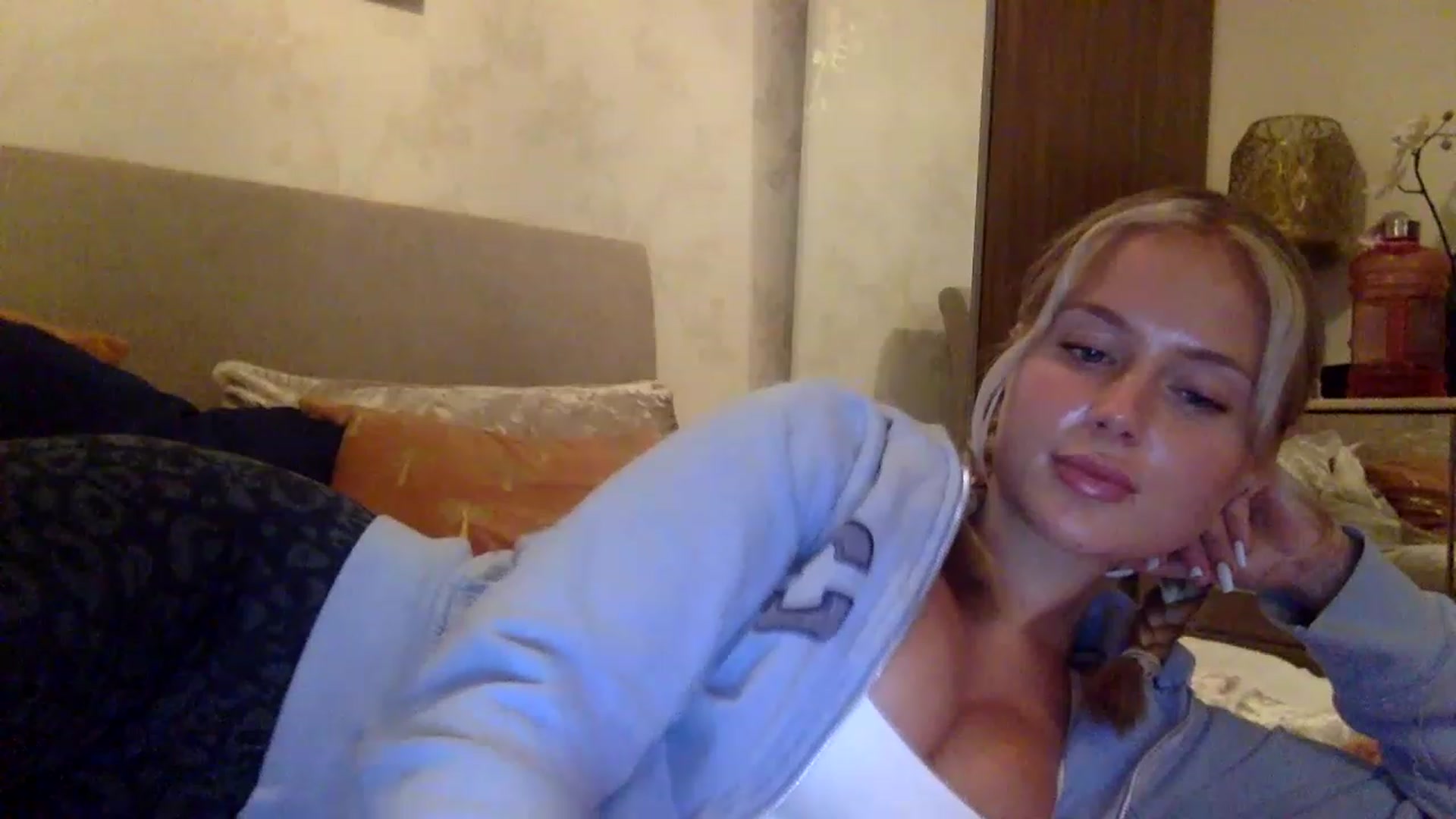 Gallery image thumbnail from BeaSaitou's myfreecams stream on, 03/28/2023, 19:46 image 8 of 20