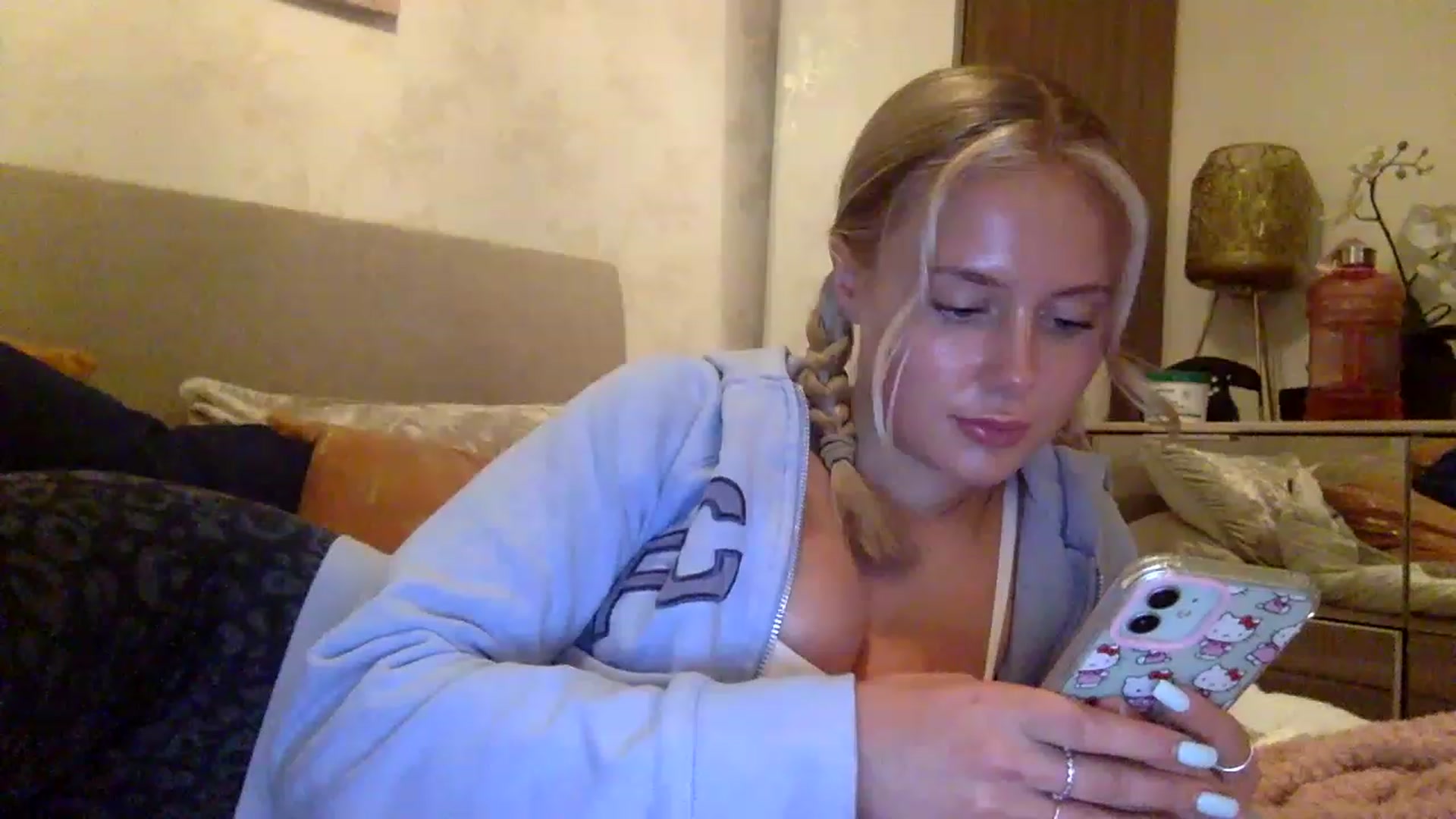 Gallery image thumbnail from BeaSaitou's myfreecams stream on, 03/28/2023, 19:46 image 19 of 20