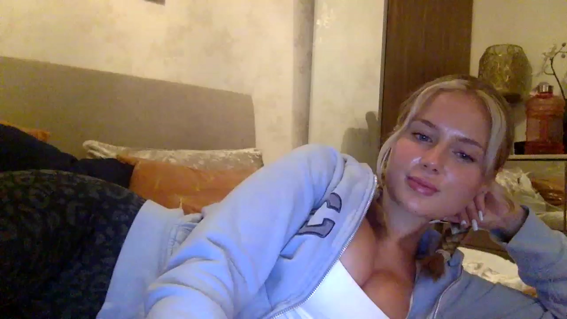 Gallery image thumbnail from BeaSaitou's myfreecams stream on, 03/28/2023, 19:46 image 9 of 20