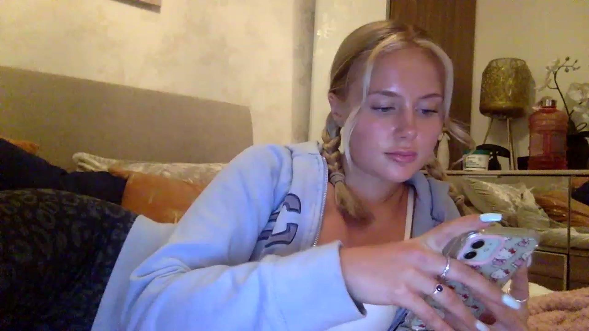 Gallery image thumbnail from BeaSaitou's myfreecams stream on, 03/28/2023, 19:46 image 17 of 20