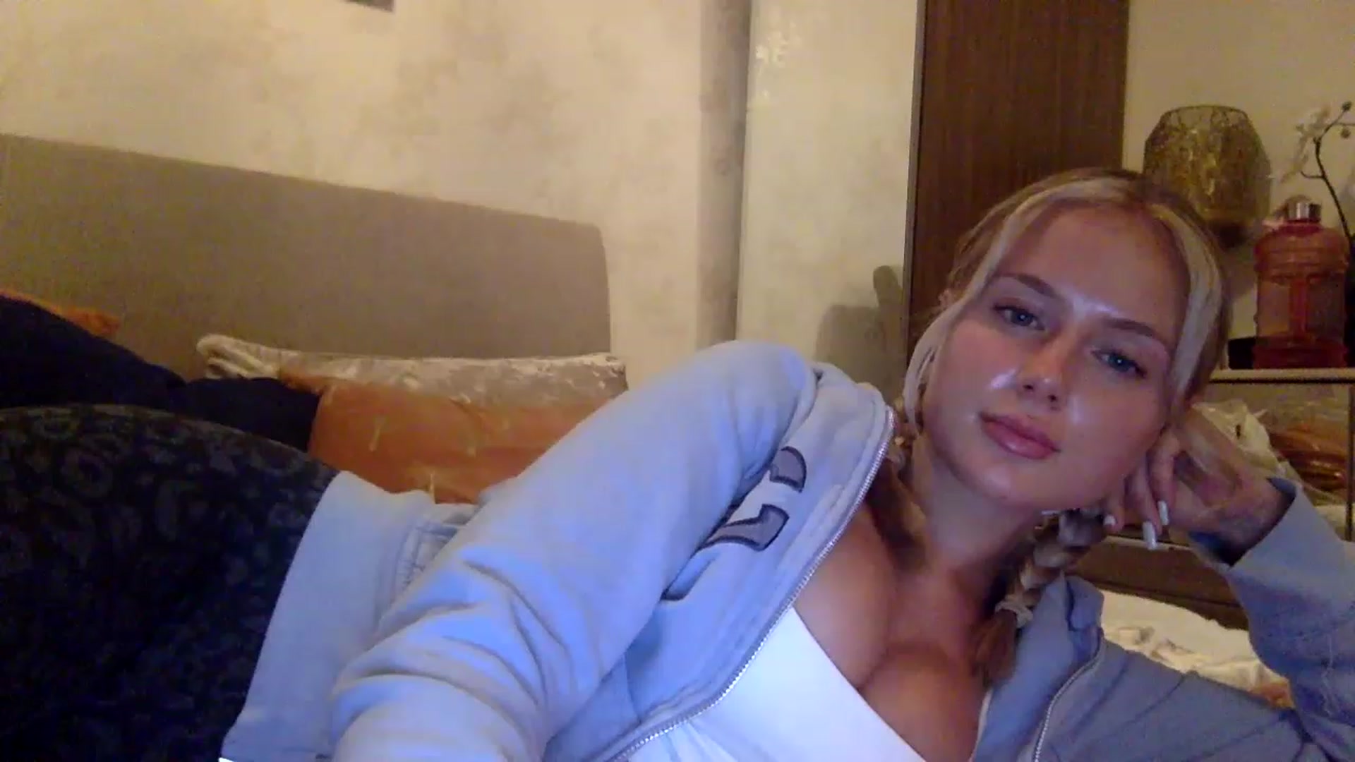 Gallery image thumbnail from BeaSaitou's myfreecams stream on, 03/28/2023, 19:46 image 6 of 20