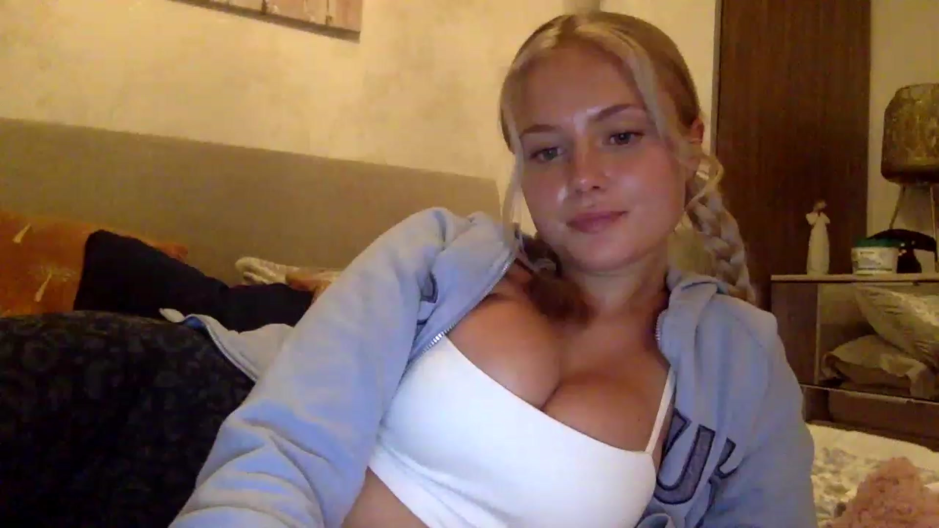 Gallery image thumbnail from BeaSaitou's myfreecams stream on, 03/28/2023, 19:46 image 2 of 20