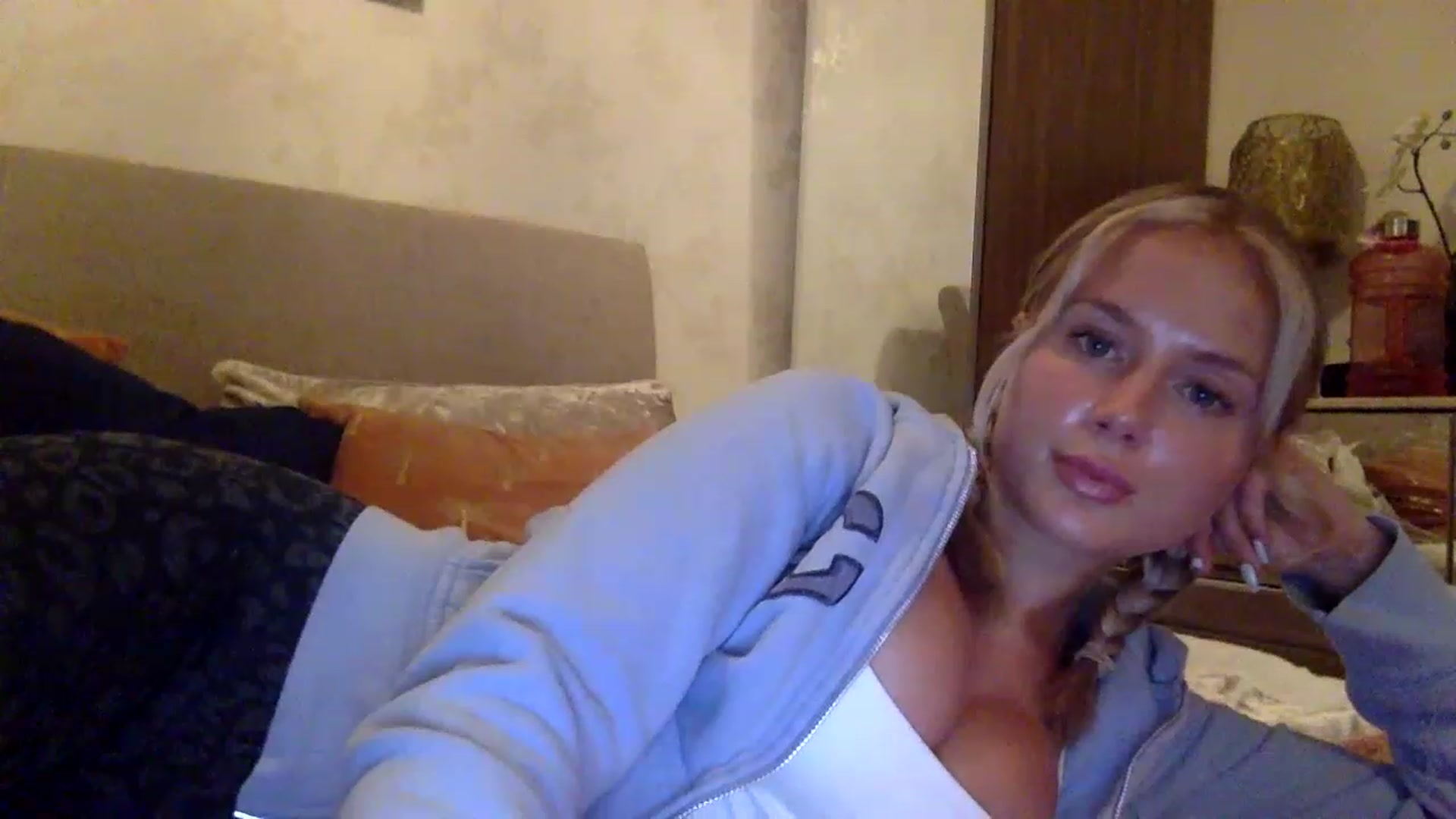 Gallery image thumbnail from BeaSaitou's myfreecams stream on, 03/28/2023, 19:46 image 7 of 20