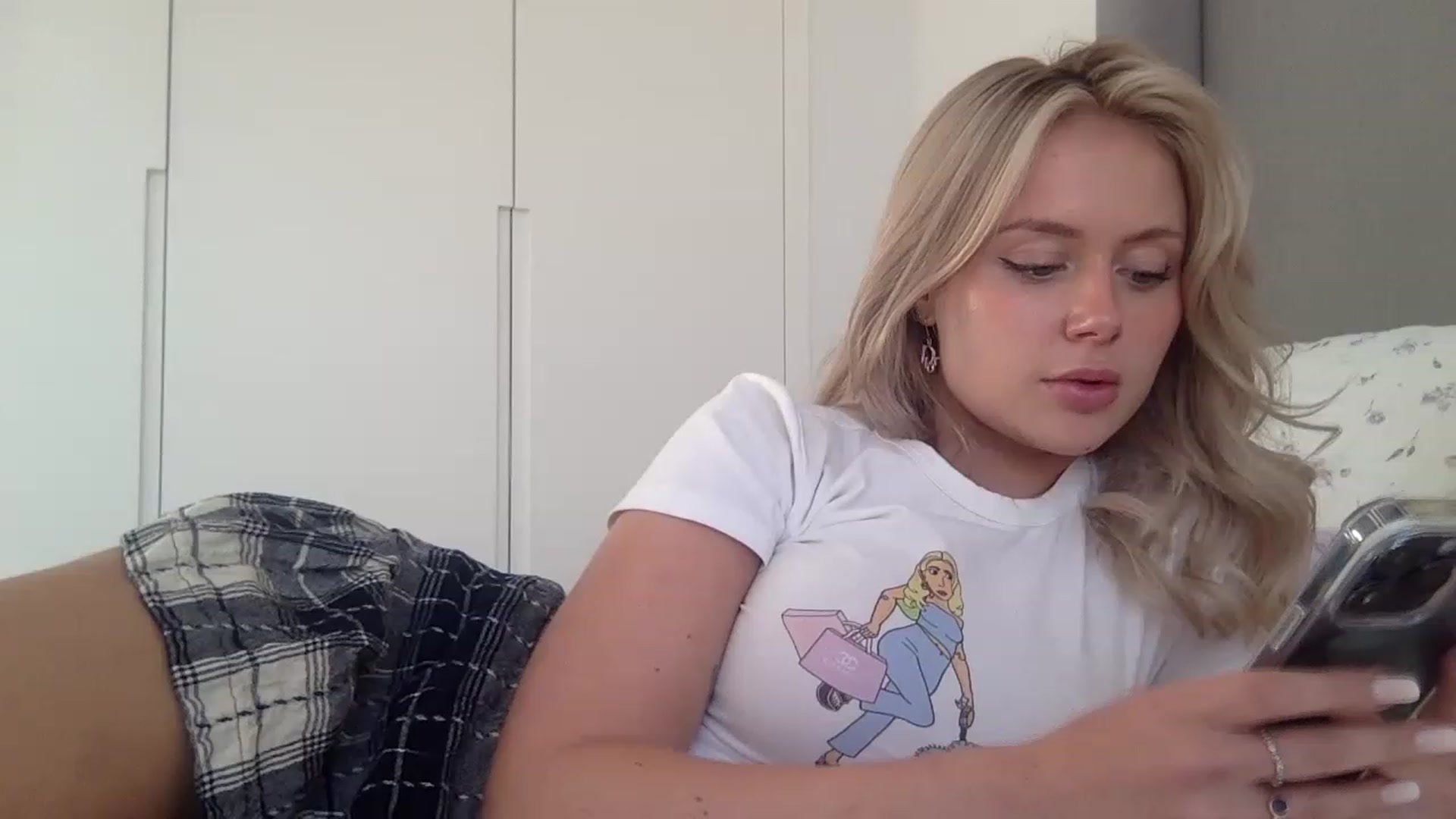 Gallery image thumbnail from BeaSaitou's myfreecams stream on, 04/03/2023, 17:28 image 15 of 20