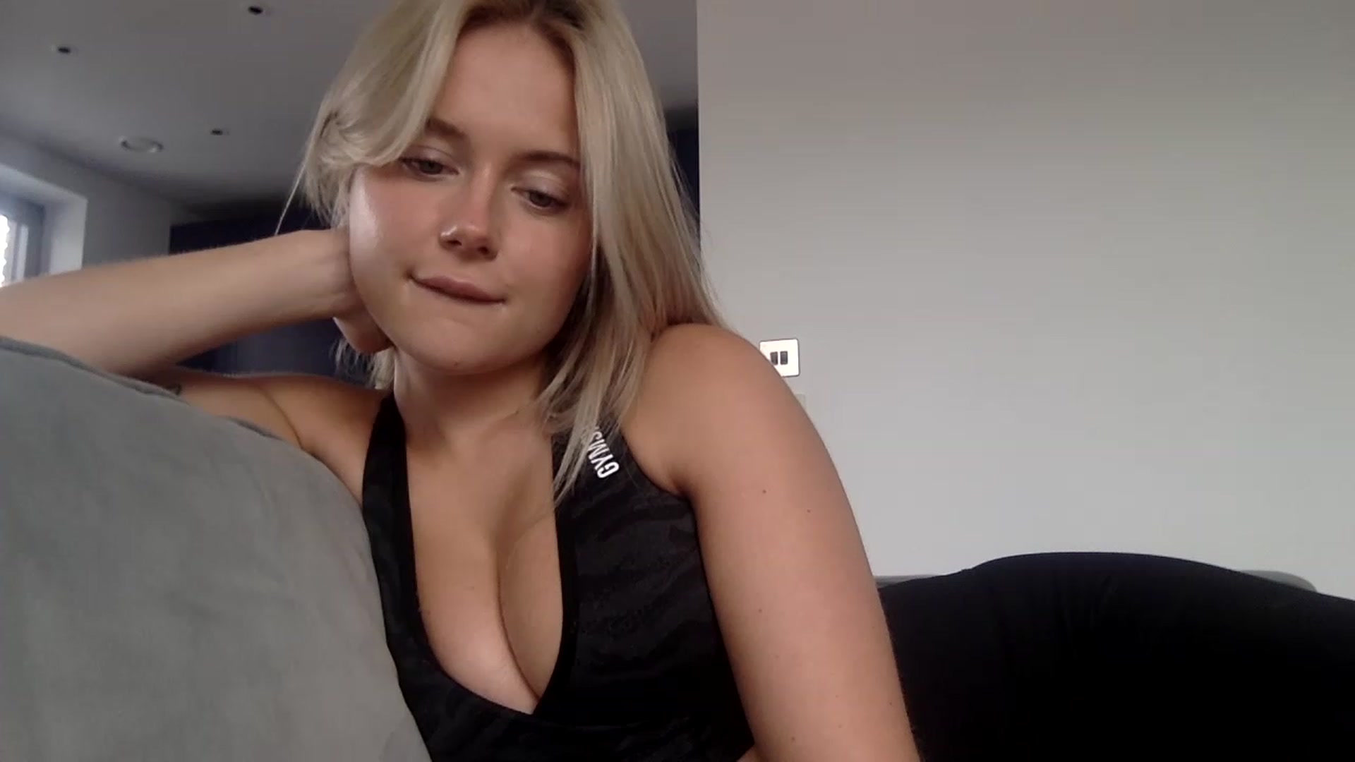 Gallery image thumbnail from BeaSaitou's myfreecams stream on, 04/06/2023, 13:24 image 6 of 20