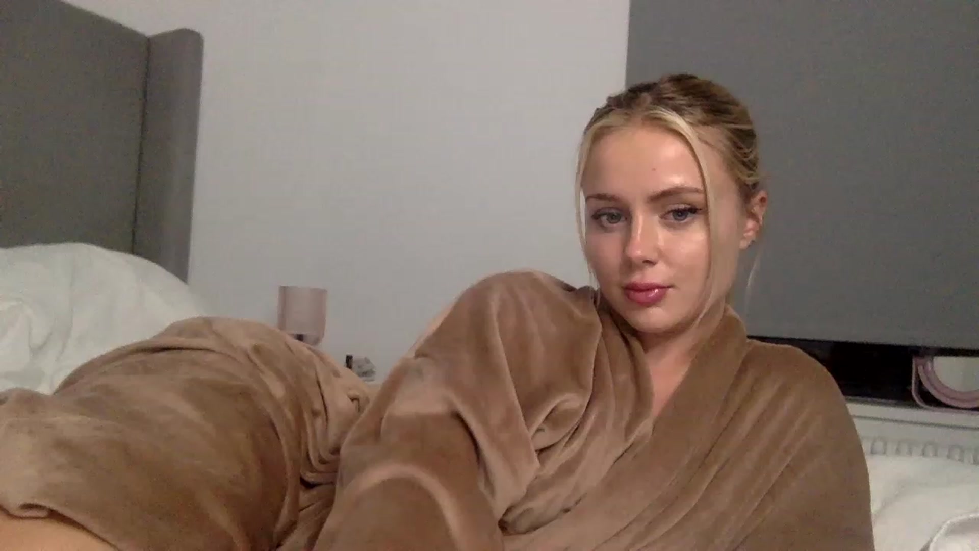 Gallery image thumbnail from BeaSaitou's myfreecams stream on, 04/25/2023, 22:12 image 5 of 20