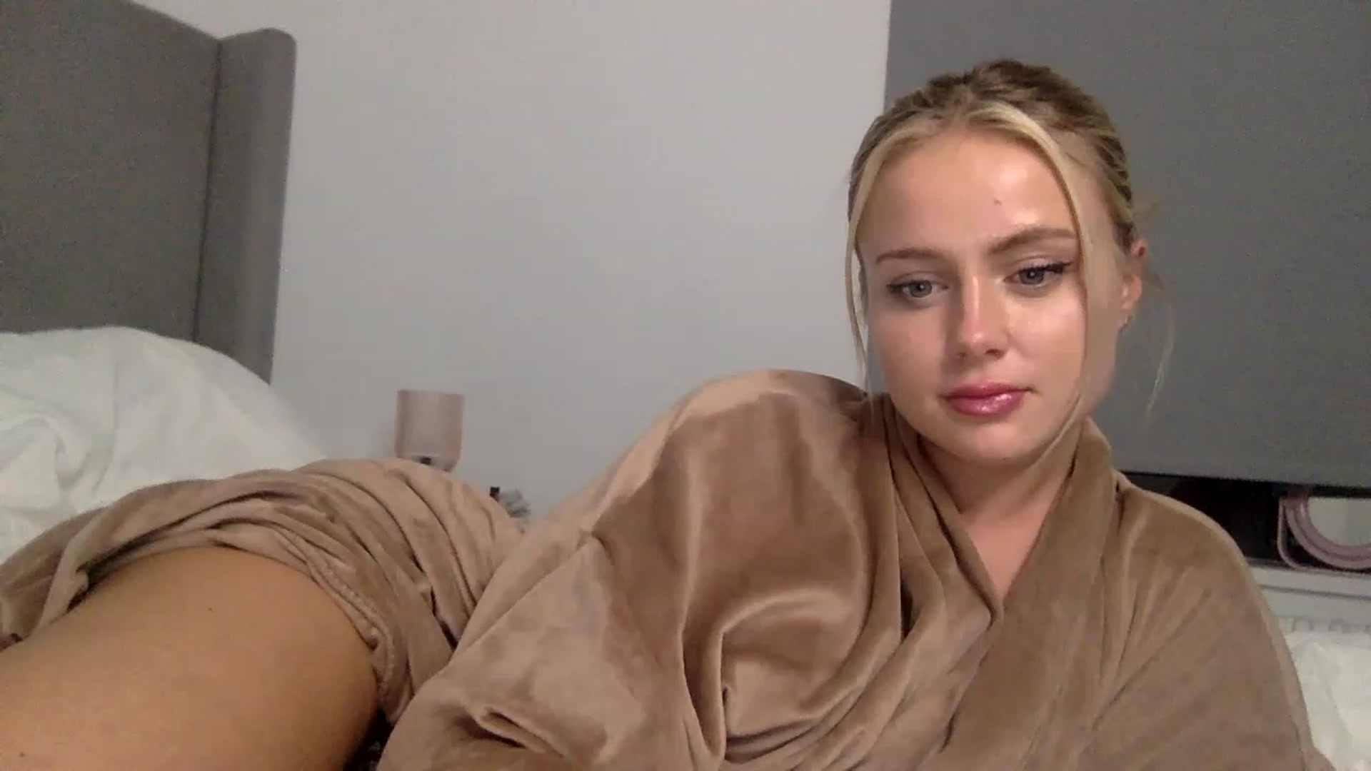 Gallery image thumbnail from BeaSaitou's myfreecams stream on, 04/25/2023, 22:12 image 9 of 20