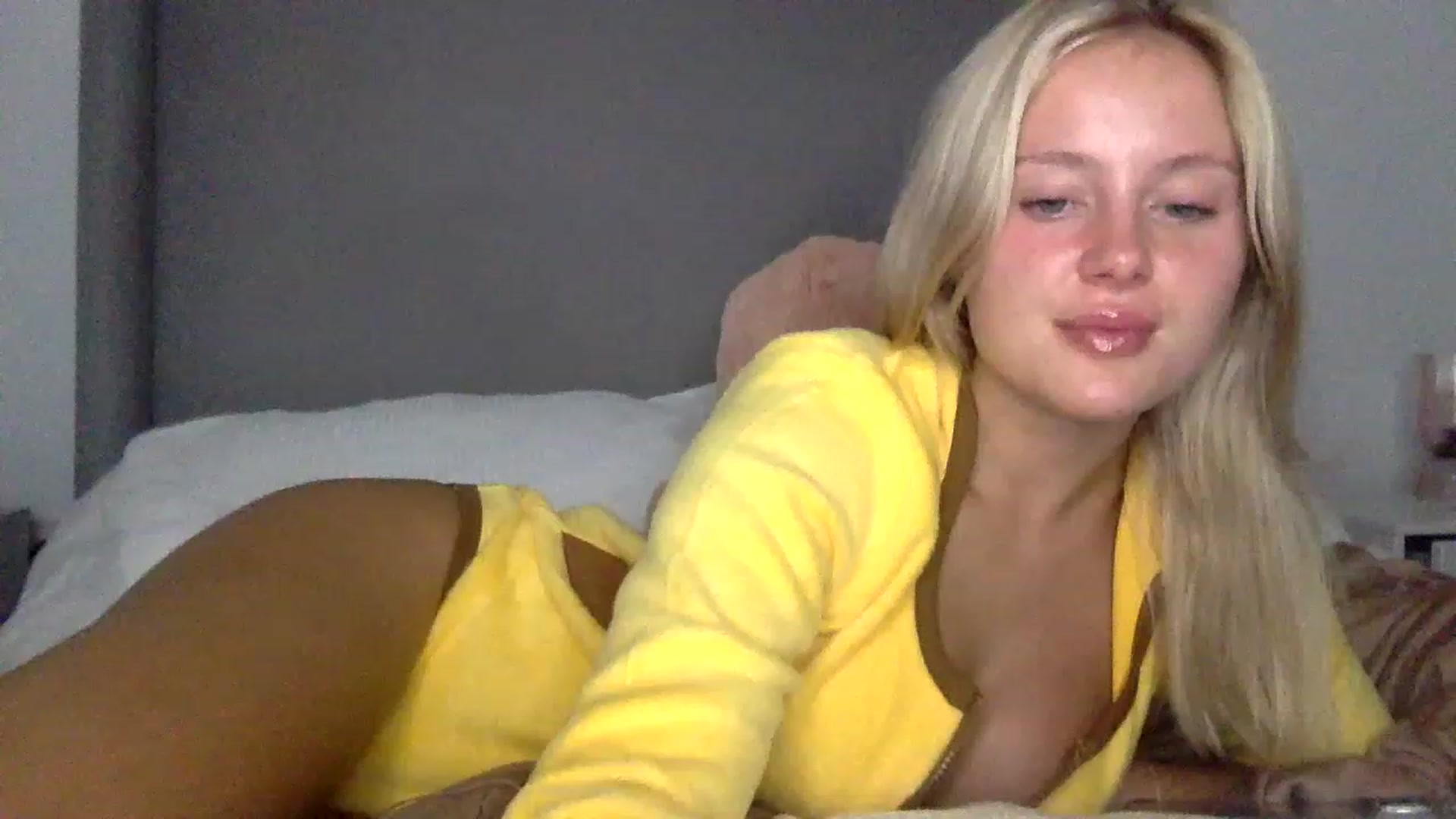 Gallery image thumbnail from BeaSaitou's myfreecams stream on, 04/27/2023, 22:52 image 6 of 20