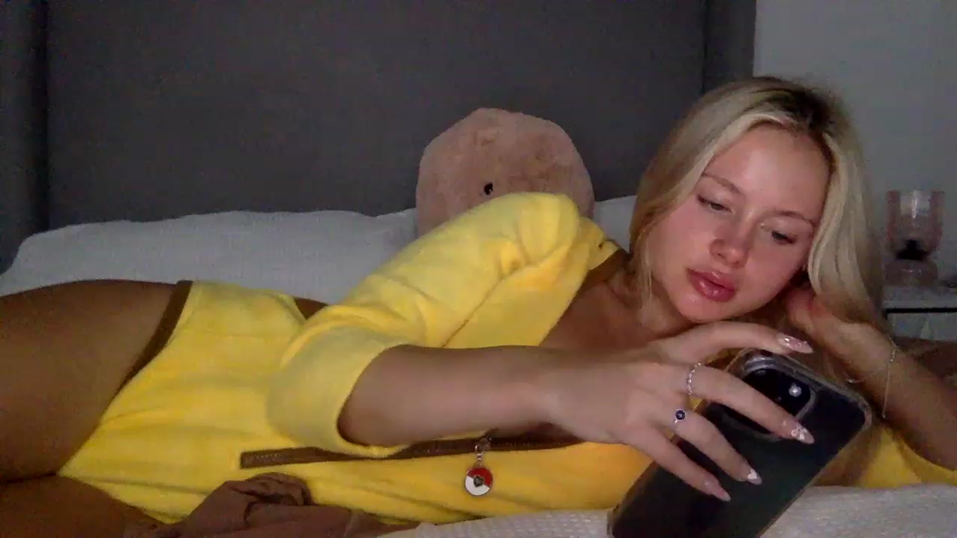 Gallery image thumbnail from BeaSaitou's myfreecams stream on, 04/27/2023, 22:52 image 13 of 20
