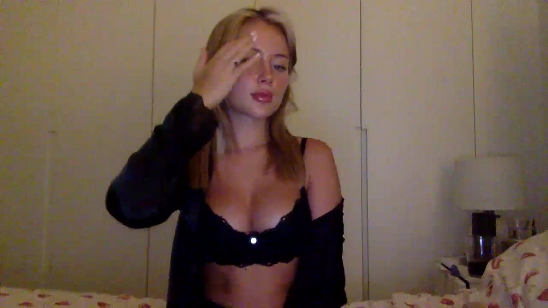 Gallery image thumbnail from BeaSaitou's myfreecams stream on, 07/11/2023, 21:13 image 6 of 20