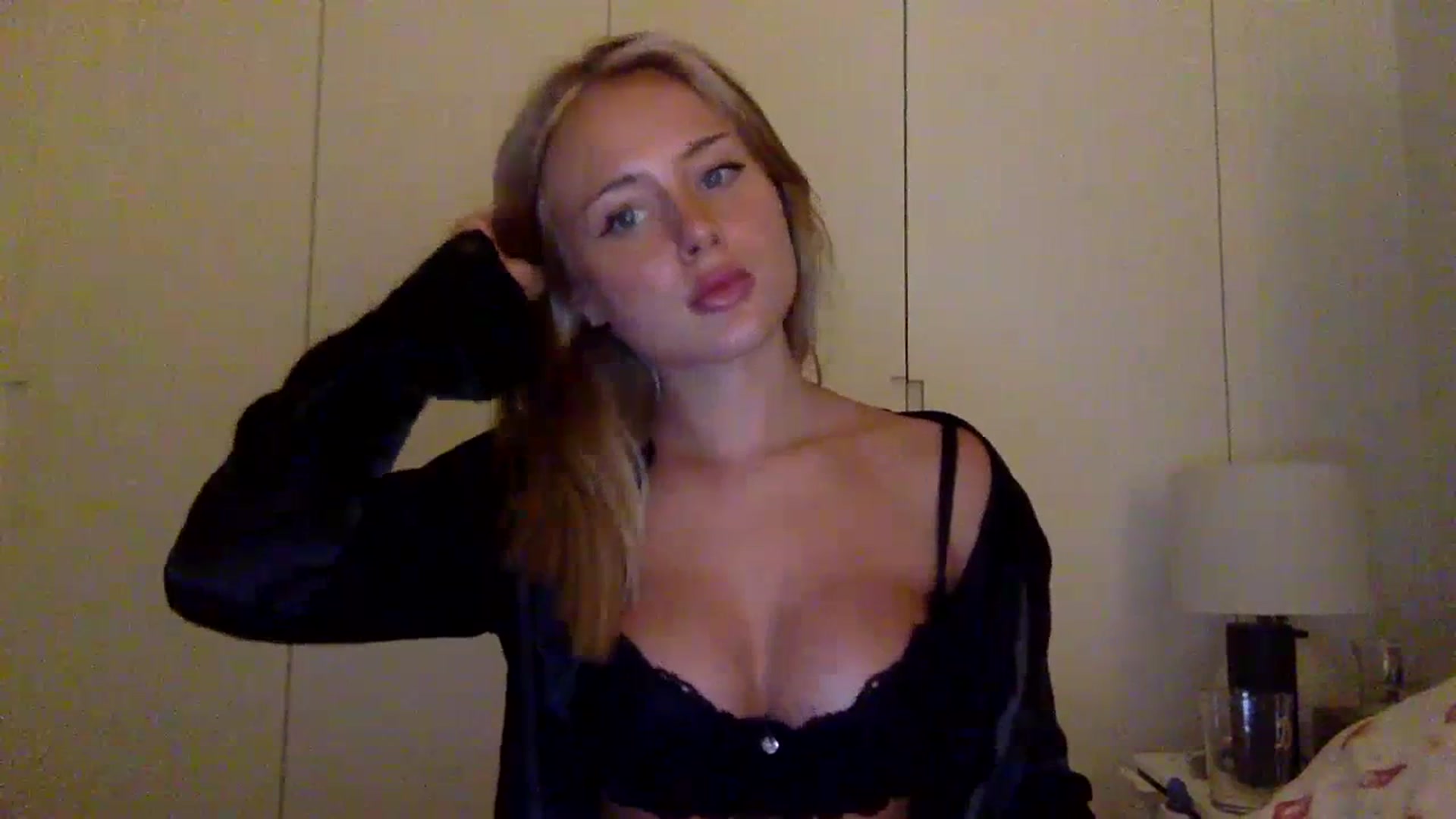 Gallery image thumbnail from BeaSaitou's myfreecams stream on, 07/11/2023, 22:09 image 7 of 20