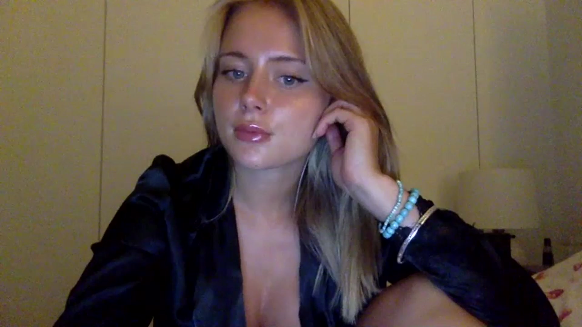 Gallery image thumbnail from BeaSaitou's myfreecams stream on, 07/11/2023, 22:32 image 10 of 20