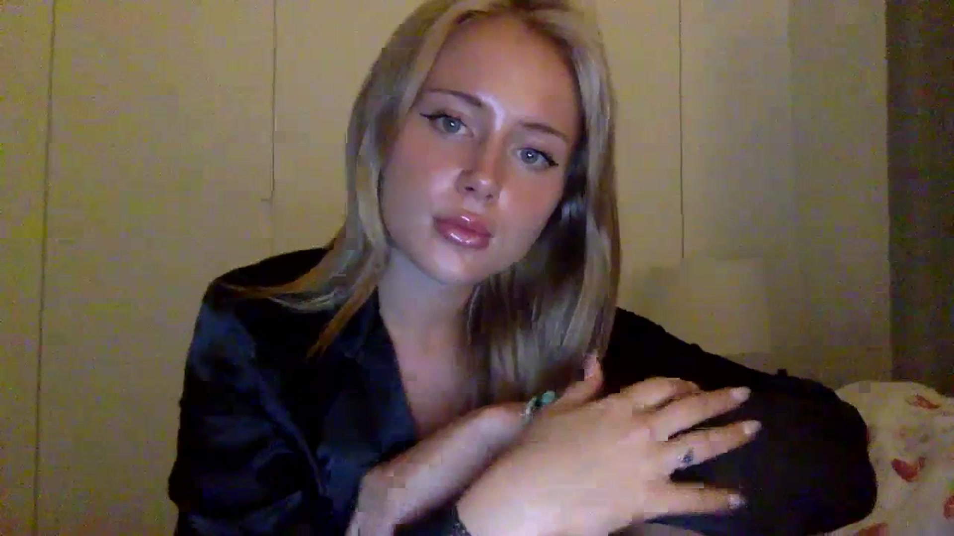 Gallery image thumbnail from BeaSaitou's myfreecams stream on, 07/11/2023, 22:32 image 13 of 20