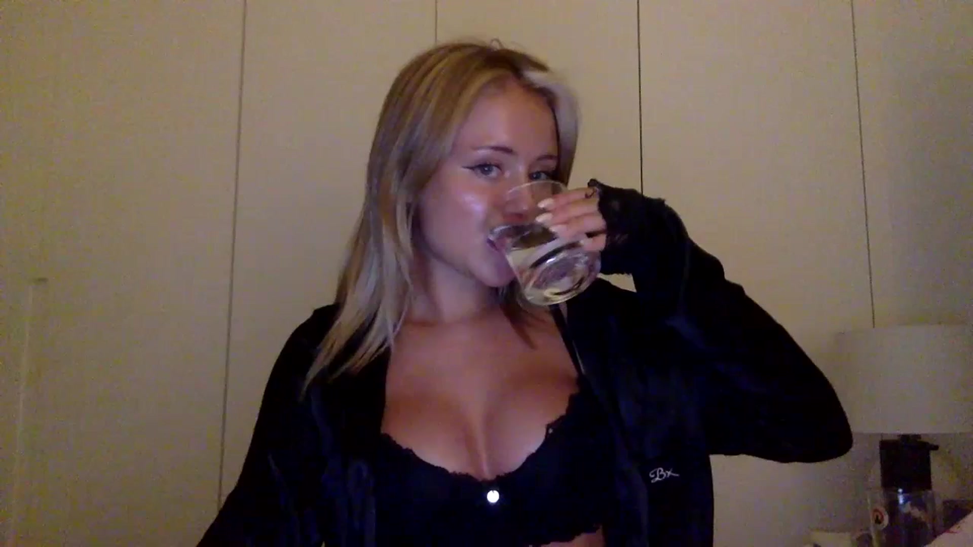 Gallery image thumbnail from BeaSaitou's myfreecams stream on, 07/12/2023, 24:04 image 7 of 20