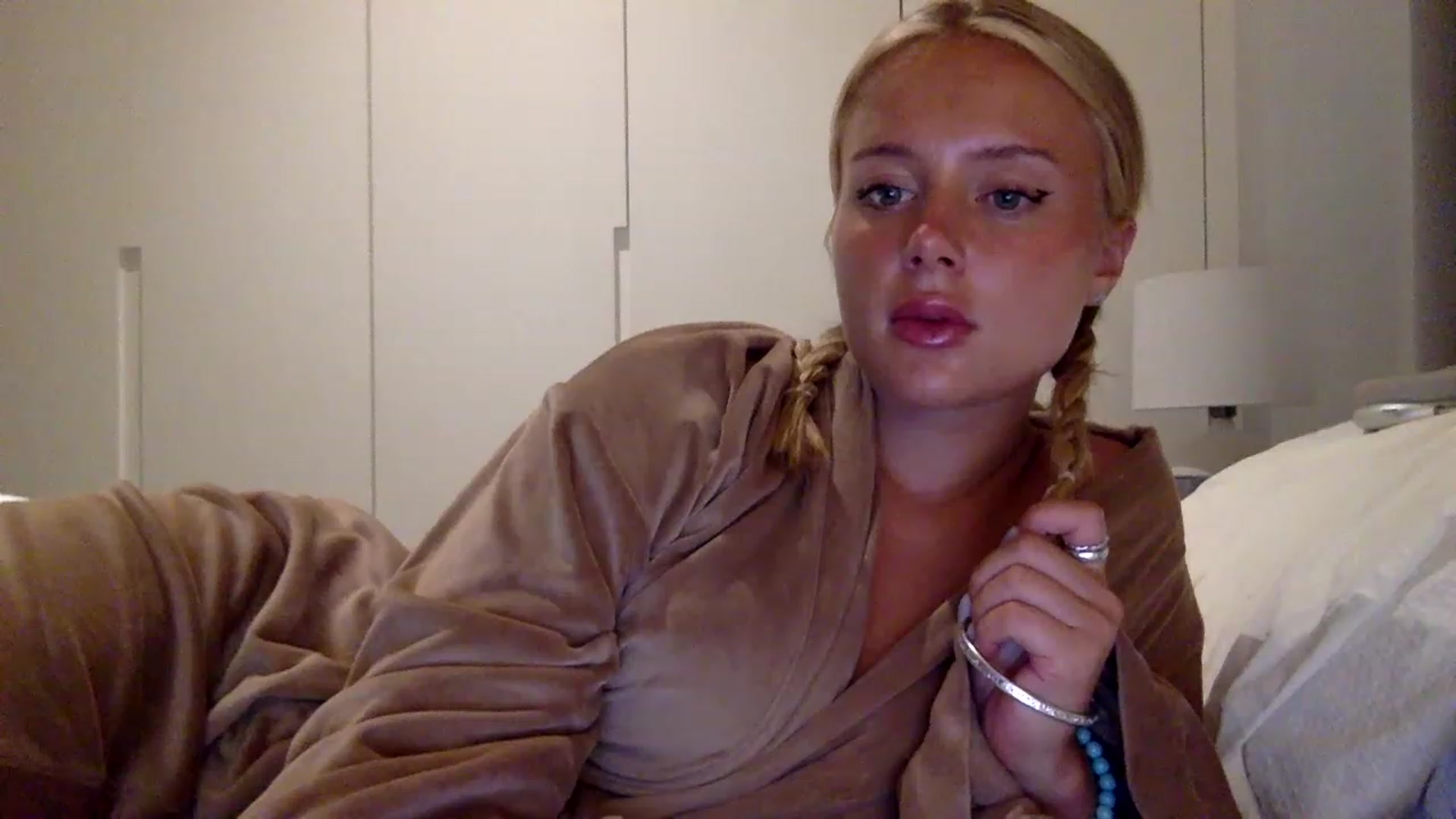 Gallery image thumbnail from BeaSaitou's myfreecams stream on, 07/24/2023, 22:29 image 15 of 20