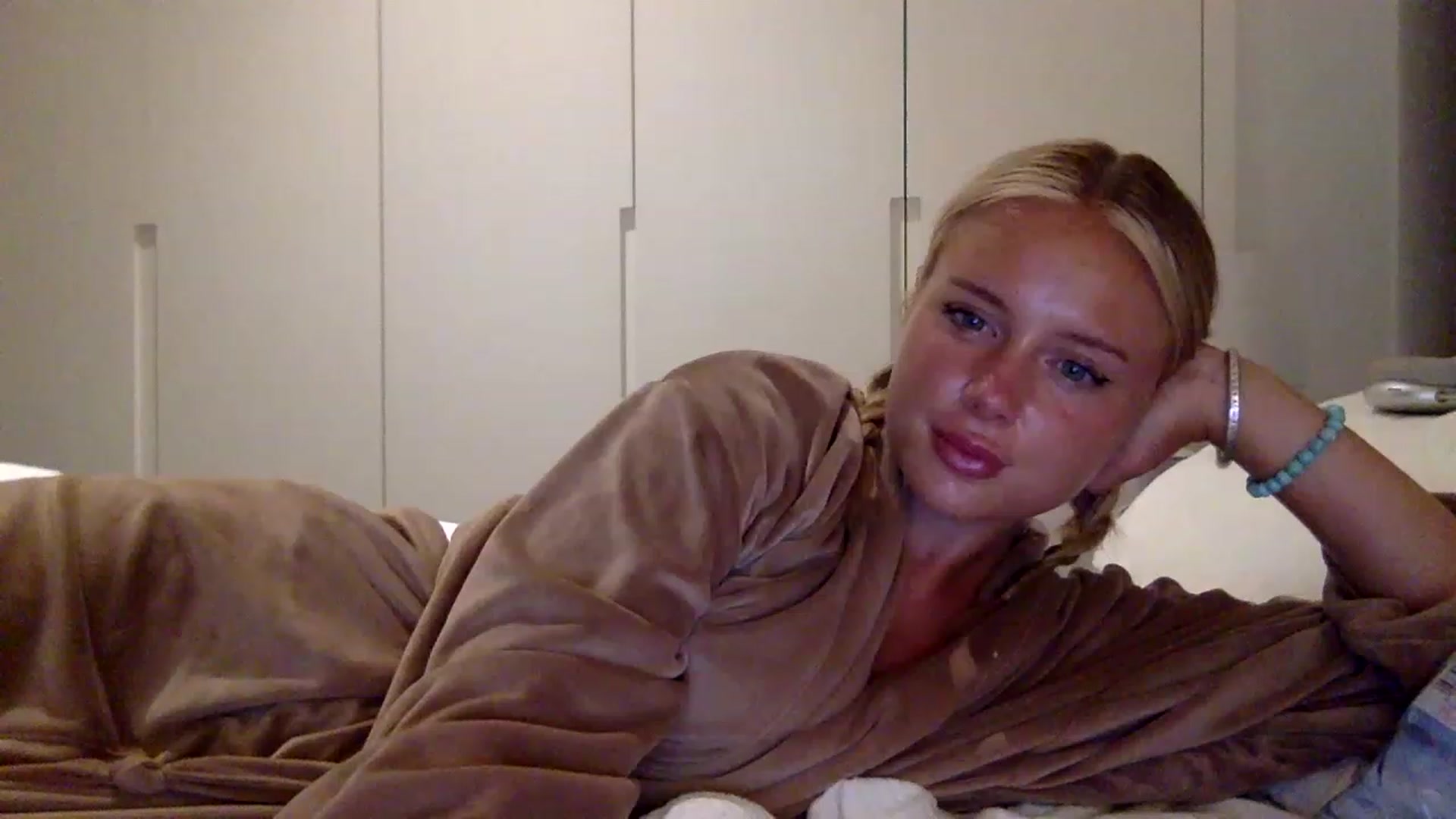 Gallery image thumbnail from BeaSaitou's myfreecams stream on, 07/24/2023, 22:29 image 18 of 20