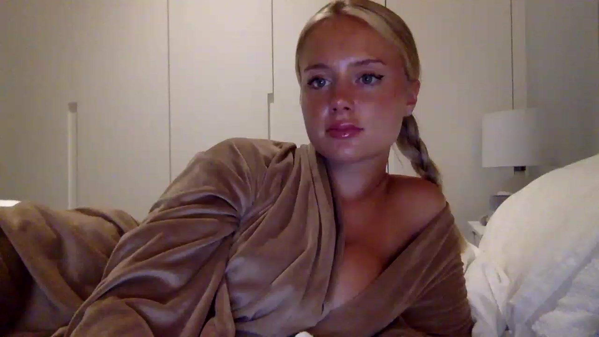 Gallery image thumbnail from BeaSaitou's myfreecams stream on, 07/24/2023, 22:29 image 3 of 20